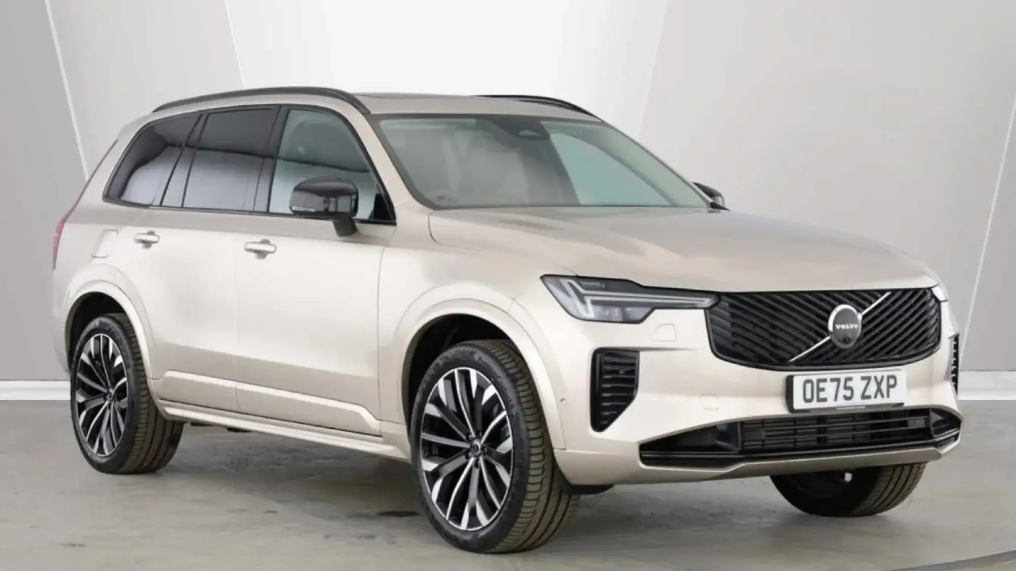 Volvo XC90 Plug-In Hybrid 2.0 T8 18.8kWh Plus Auto 4WD Euro 6 (s/s) 5dr OE75ZXP Image 1 Volvo XC90 Plug-In Hybrid 2.0 T8 18.8kWh Plus Auto 4WD Euro 6 (s/s) 5dr OE75ZXP Image 1