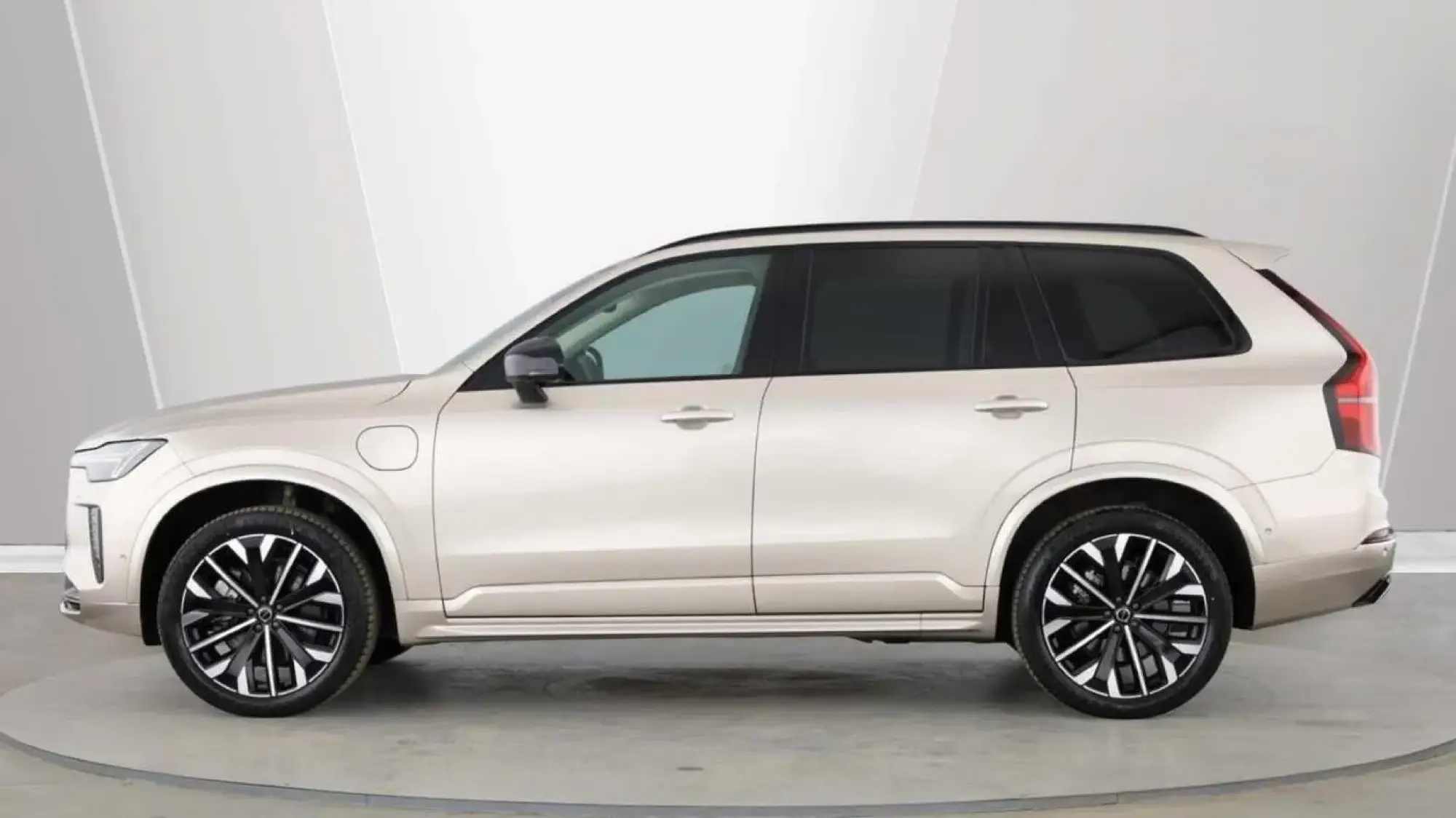 Volvo XC90 Plug-In Hybrid Image 6 Volvo XC90 Plug-In Hybrid Image 6