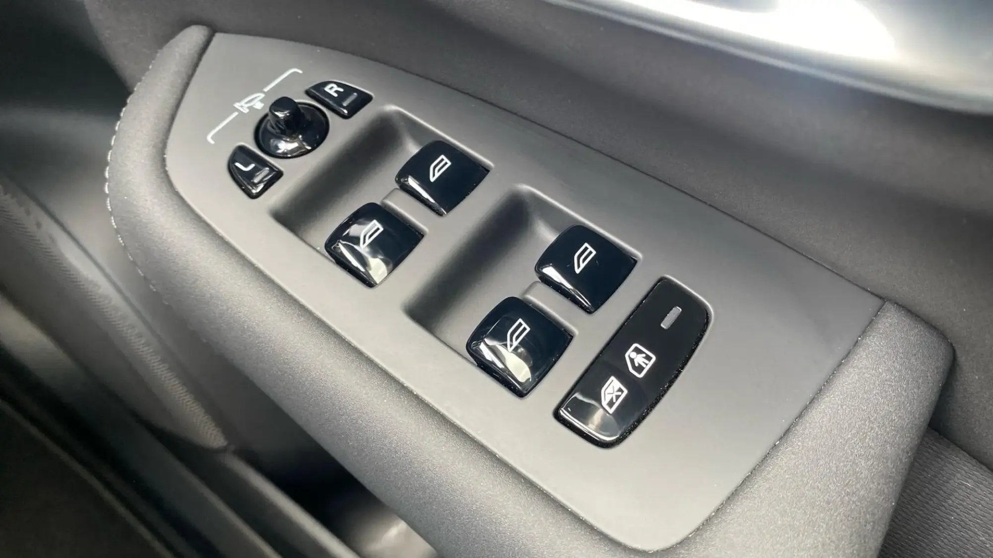 Volvo XC90 Plug-In Hybrid Image 36 Volvo XC90 Plug-In Hybrid Image 36