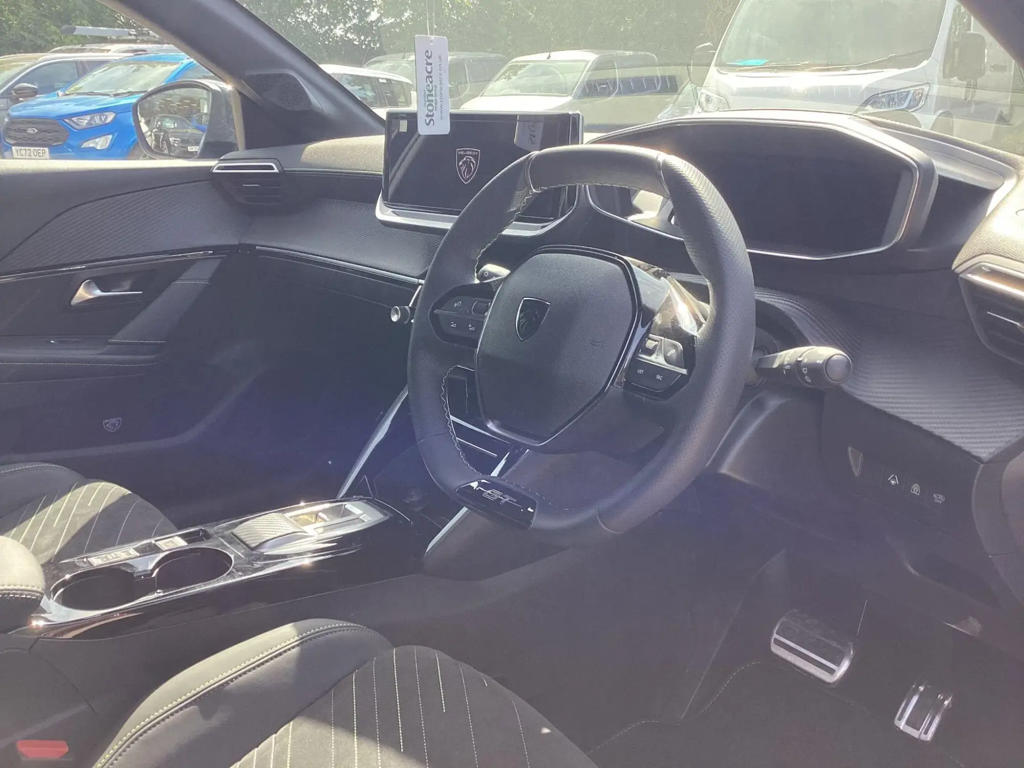 Peugeot 208 Image 12