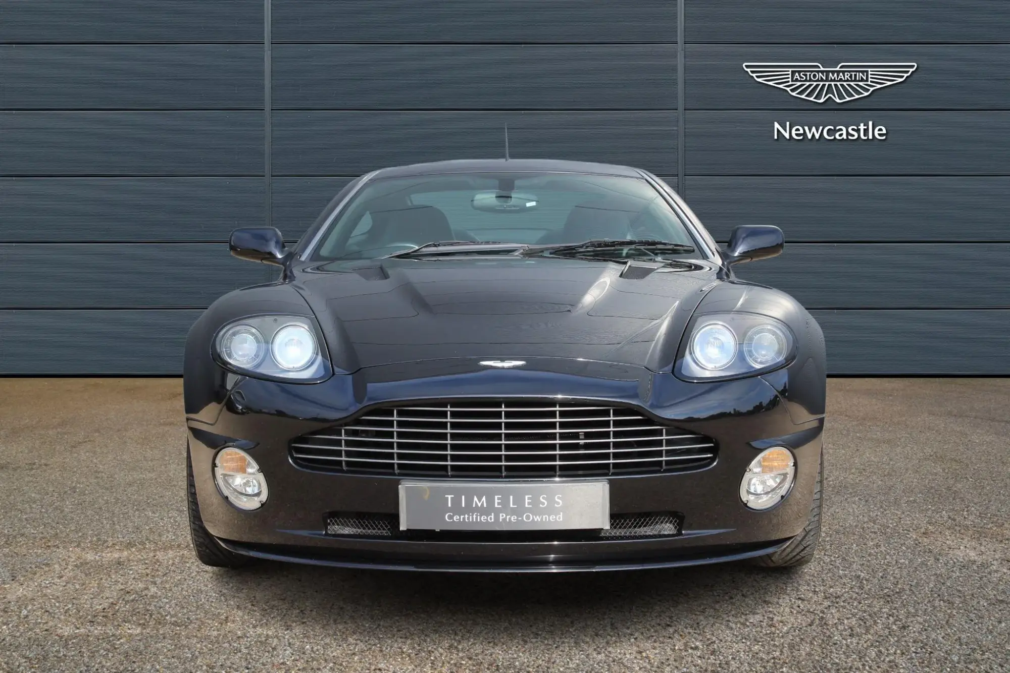 Aston Martin Vanquish Image 2