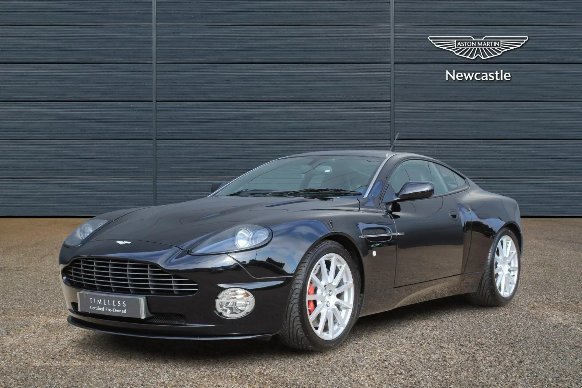 Aston Martin Vanquish Image 3