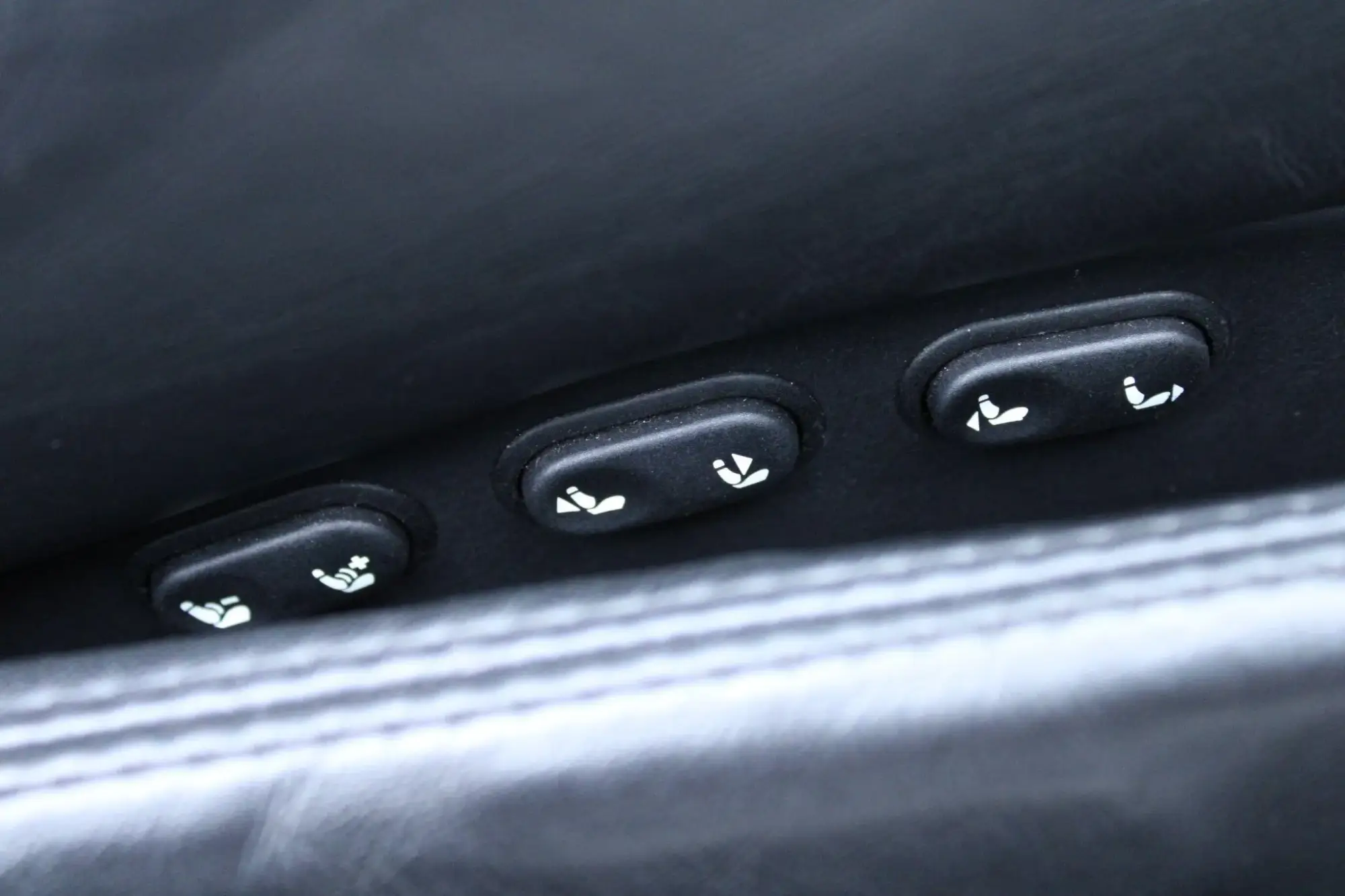 Aston Martin Vanquish Image 14