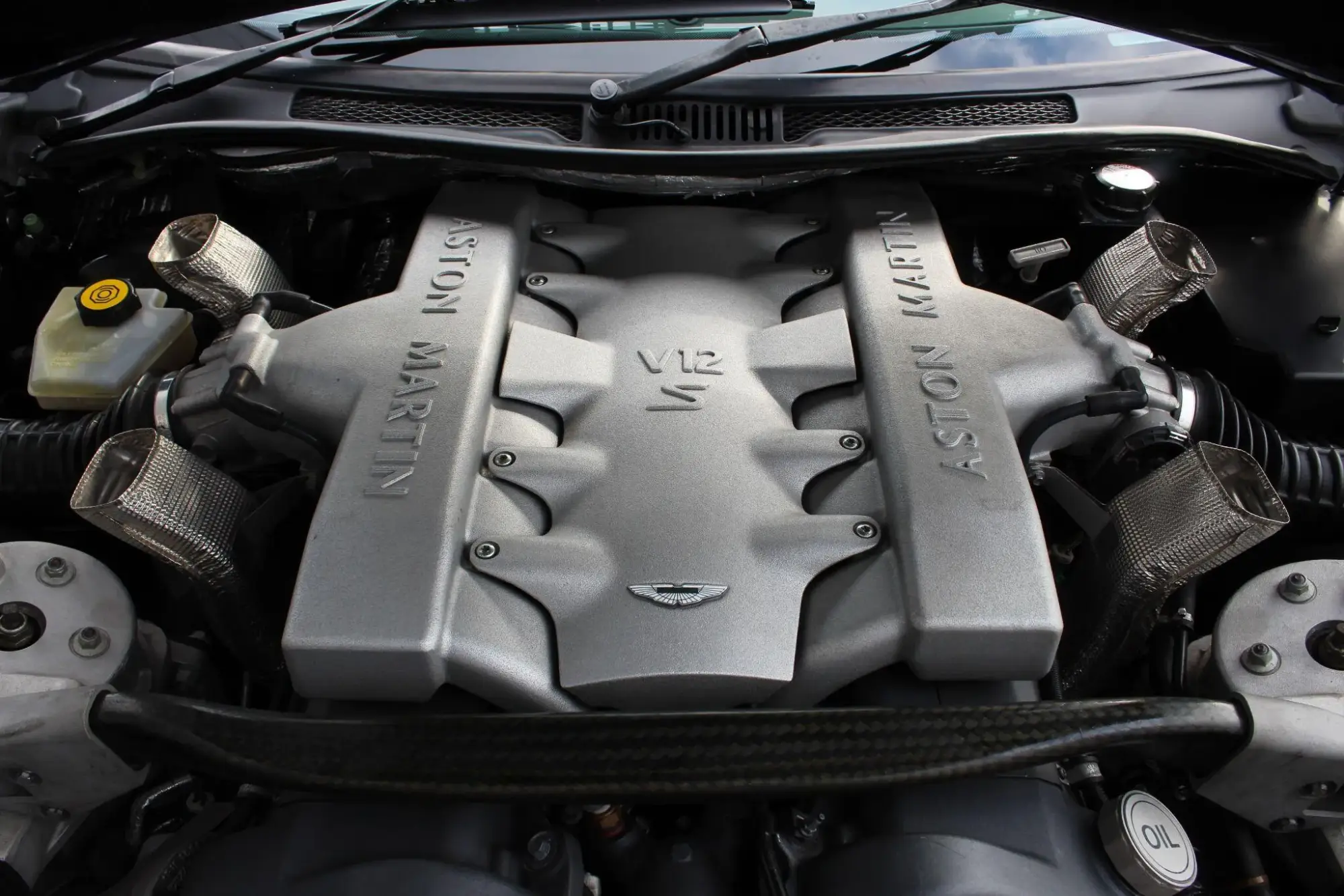 Aston Martin Vanquish Image 22