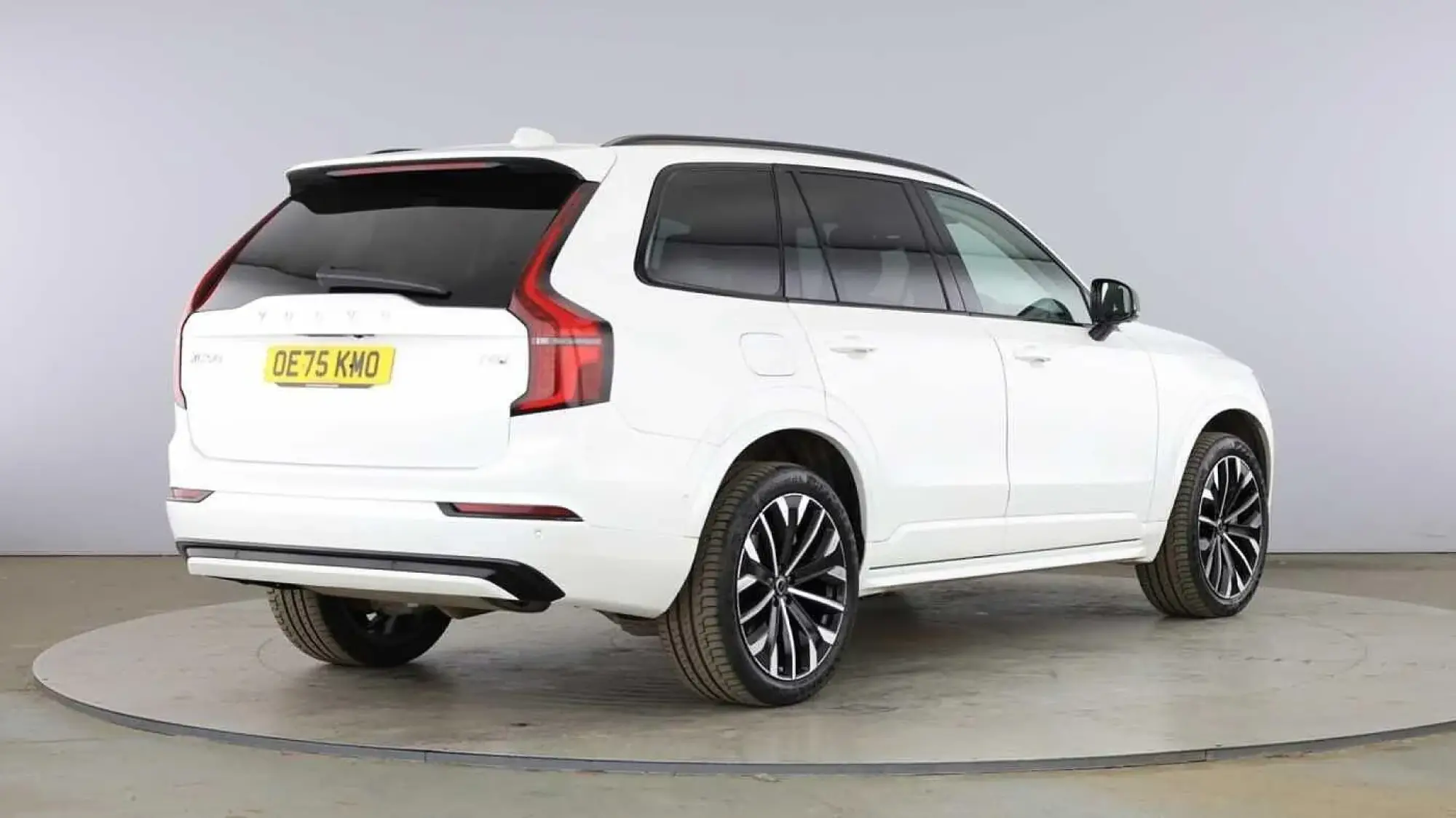 Volvo XC90 Plug-In Hybrid Image 3 Volvo XC90 Plug-In Hybrid Image 3