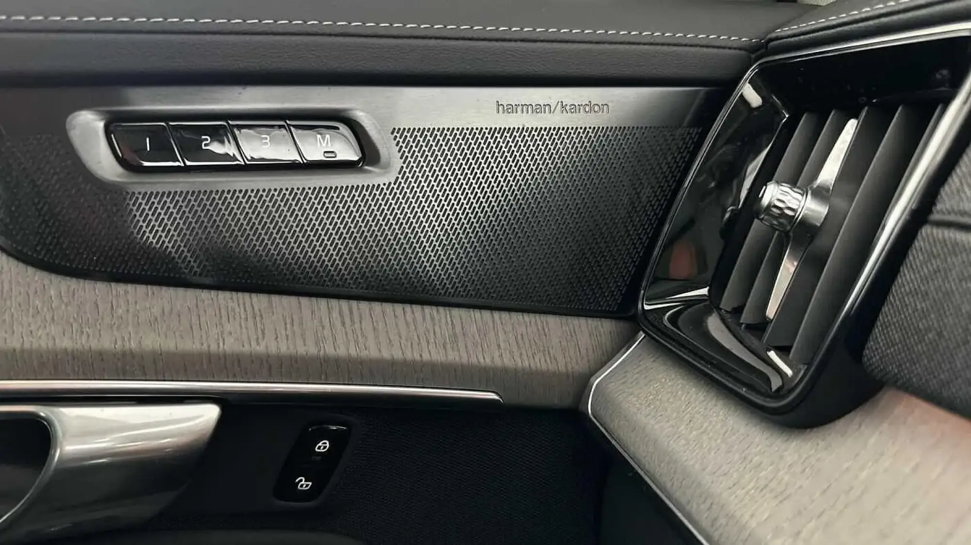 Volvo XC90 Plug-In Hybrid Image 23 Volvo XC90 Plug-In Hybrid Image 23