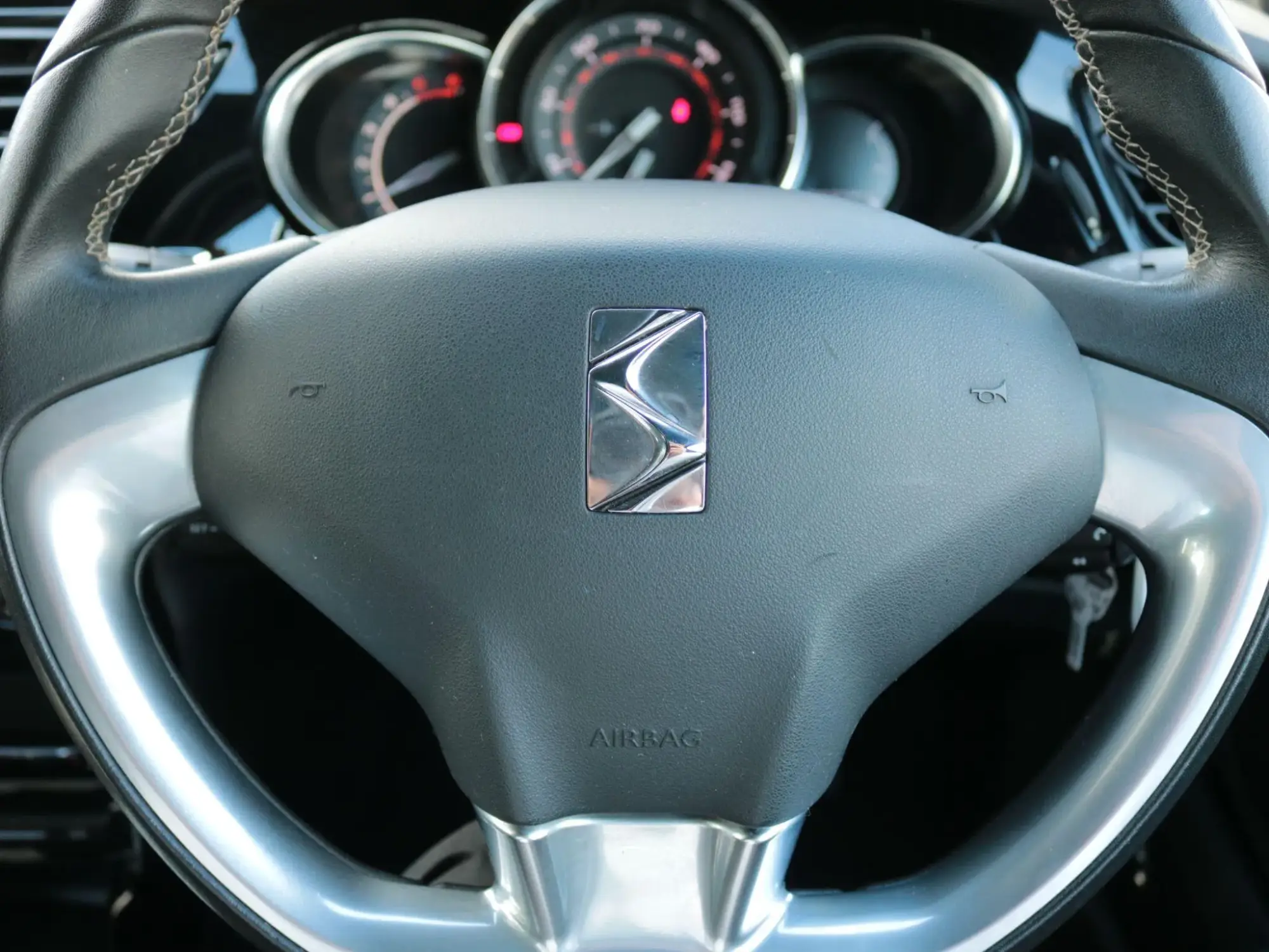 DS AUTOMOBILES DS 3 Image 18