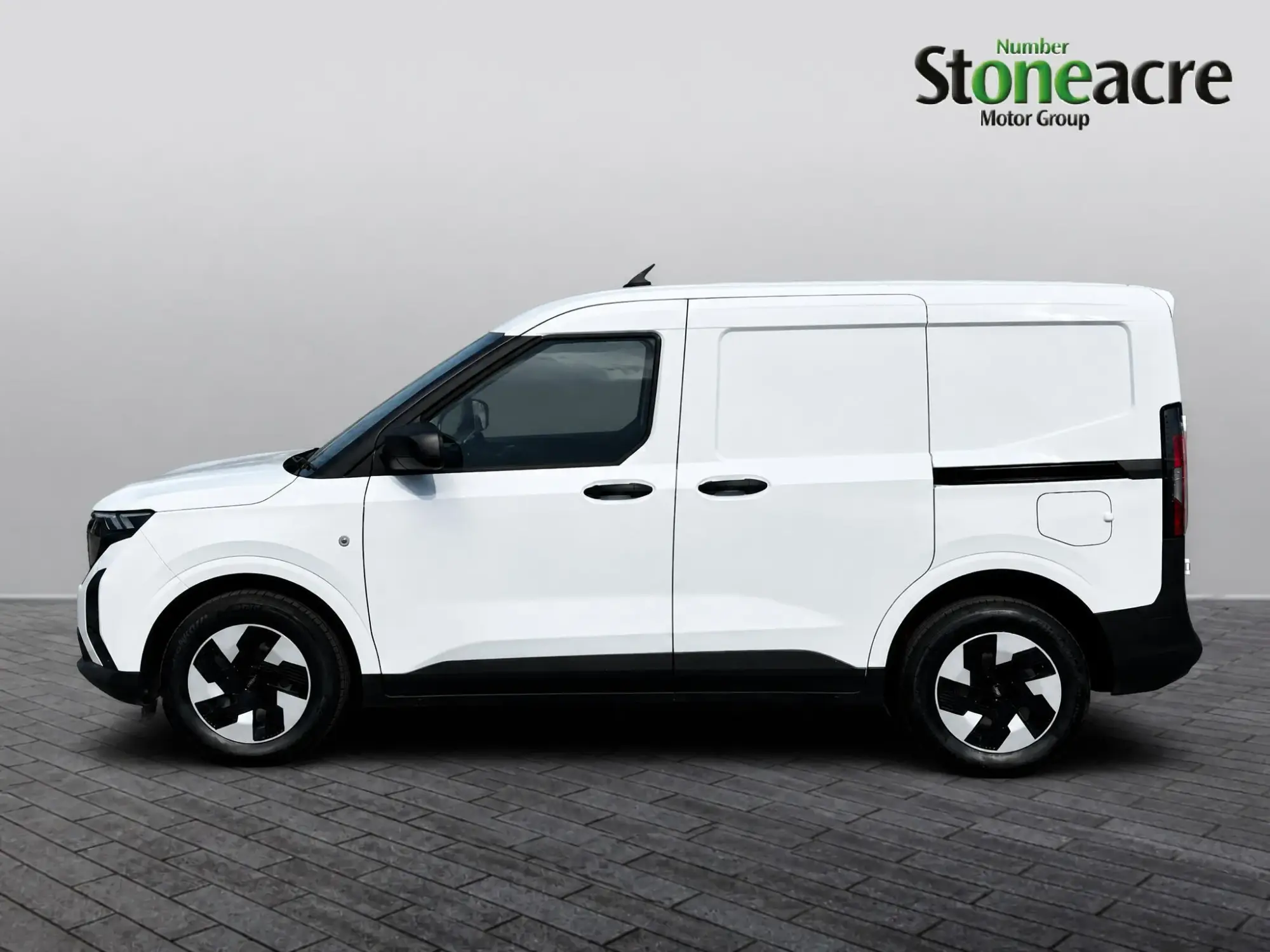 Ford E-Transit Courier Image 4