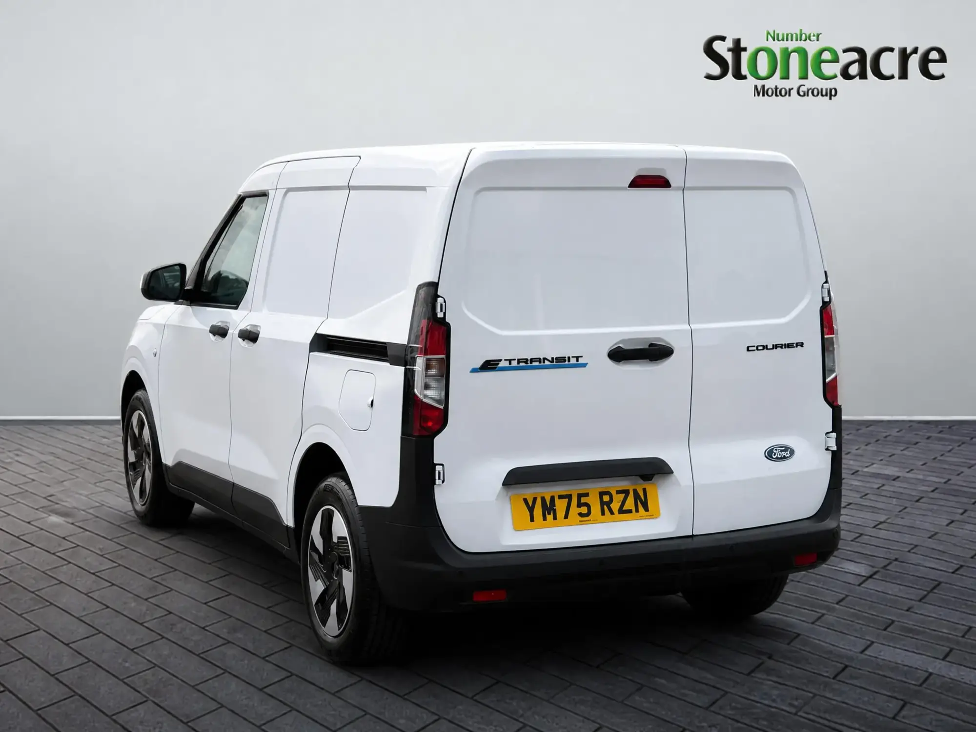 Ford E-Transit Courier Image 5