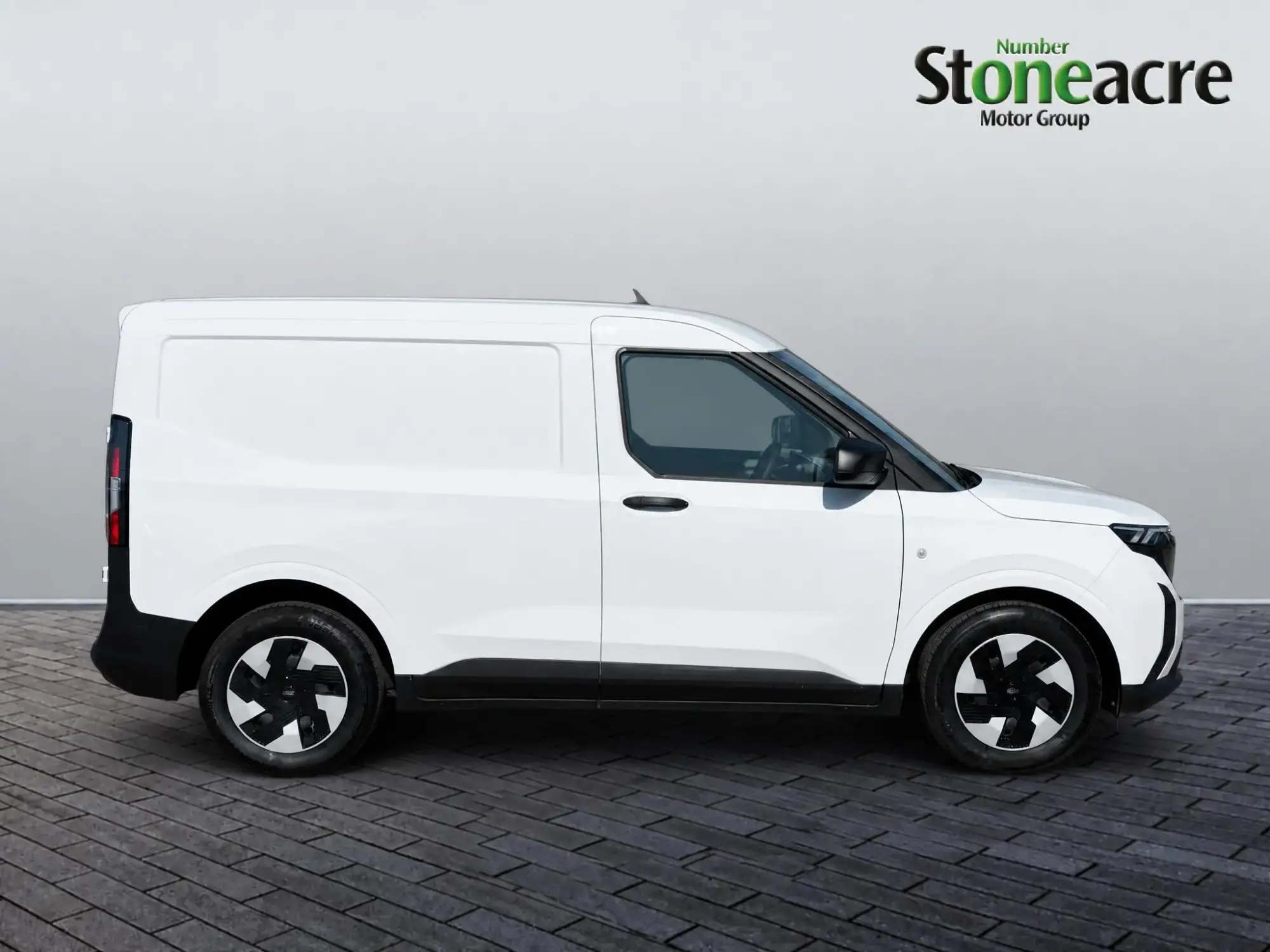 Ford E-Transit Courier Image 7