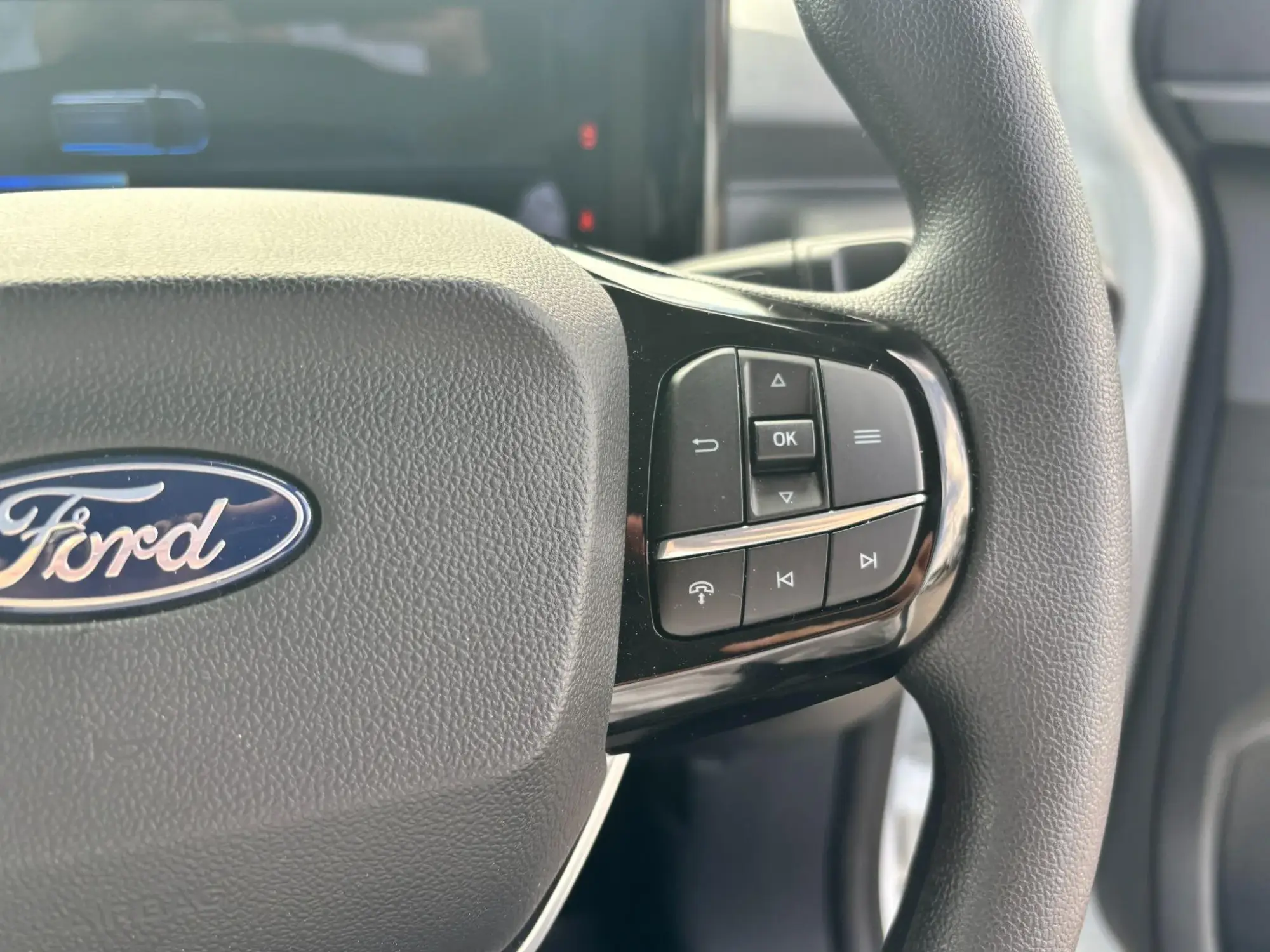 Ford E-Transit Courier Image 10