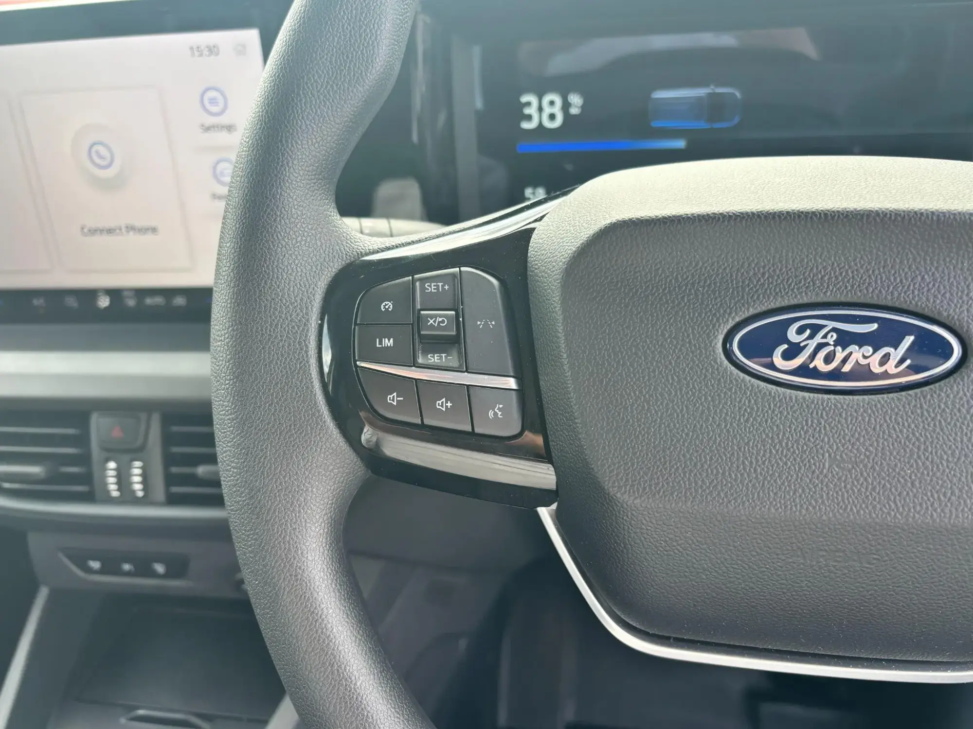 Ford E-Transit Courier Image 11