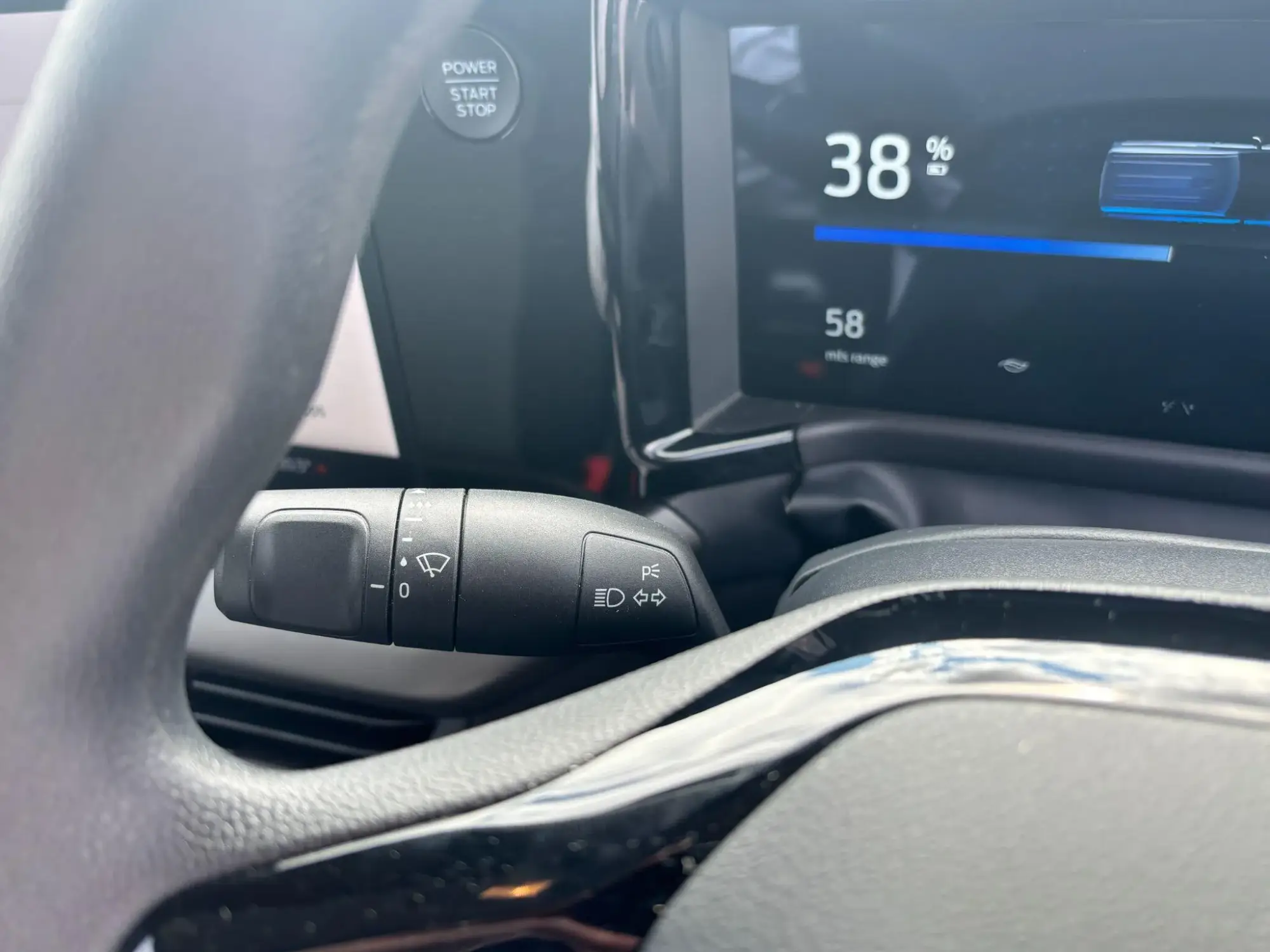 Ford E-Transit Courier Image 13