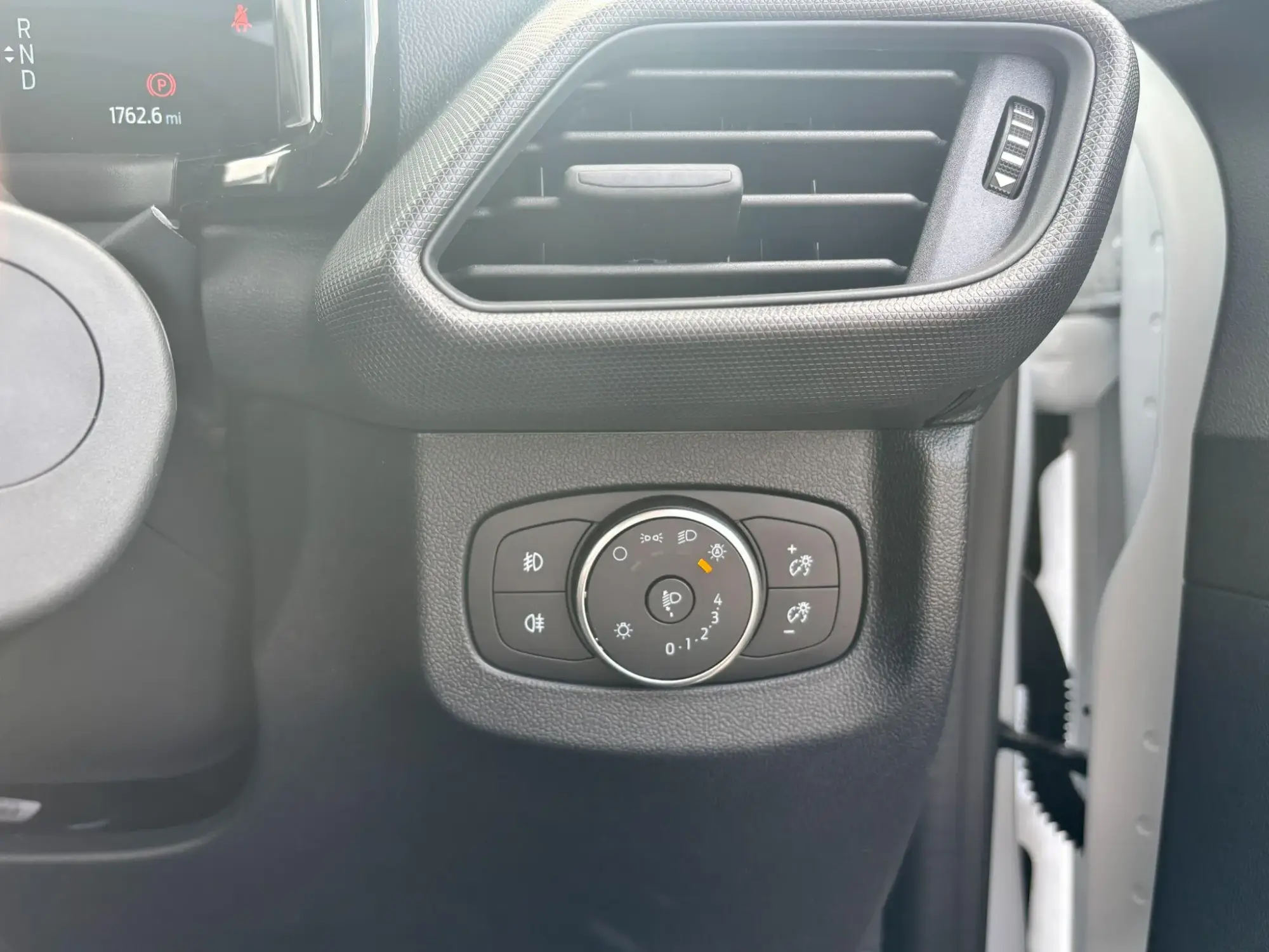Ford E-Transit Courier Image 14