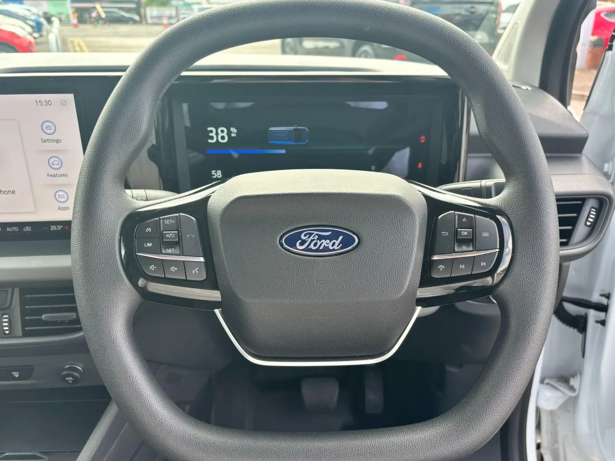 Ford E-Transit Courier Image 20
