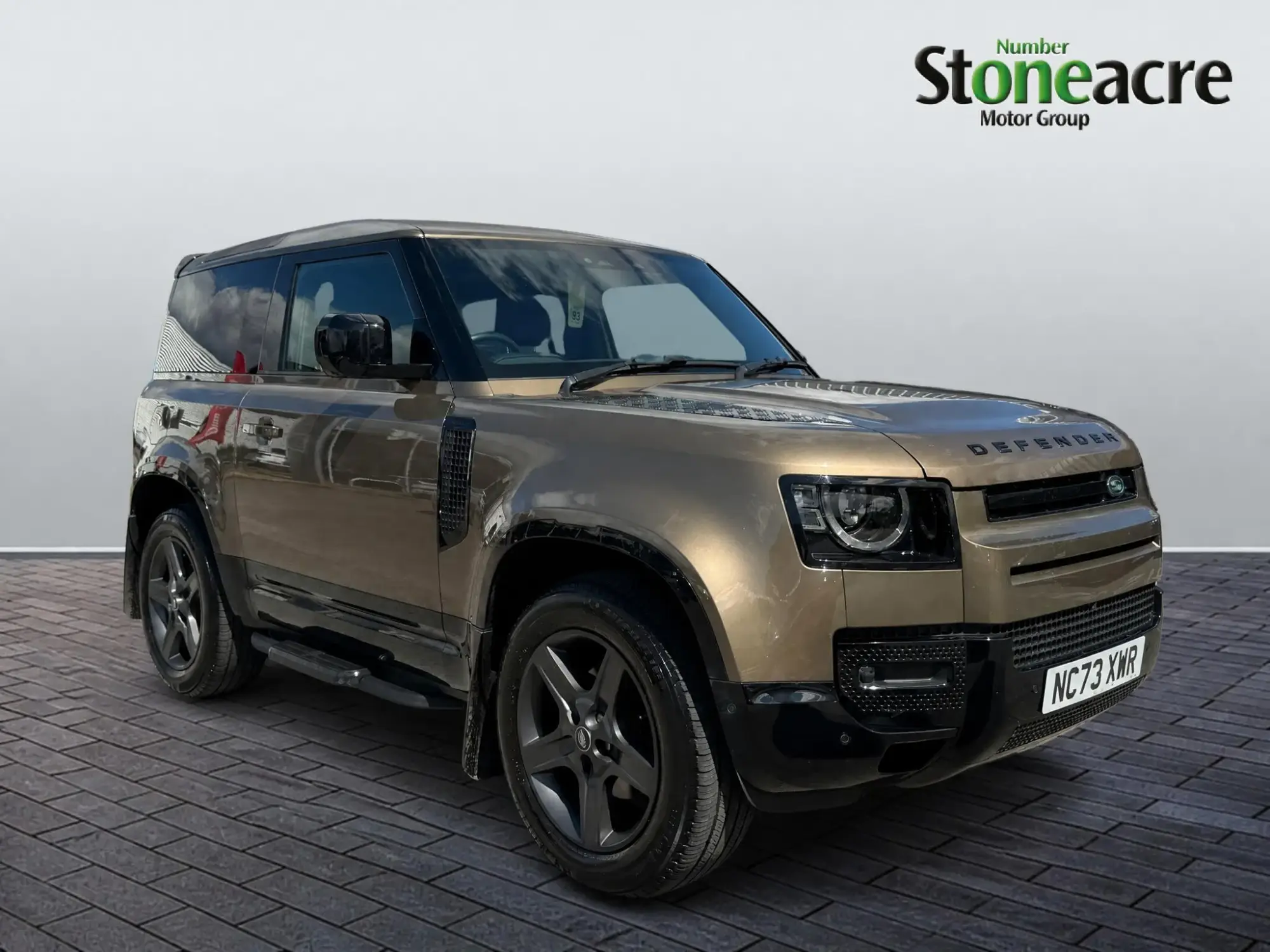 Land Rover Defender 90 Image 1 Land Rover Defender 90 Image 1