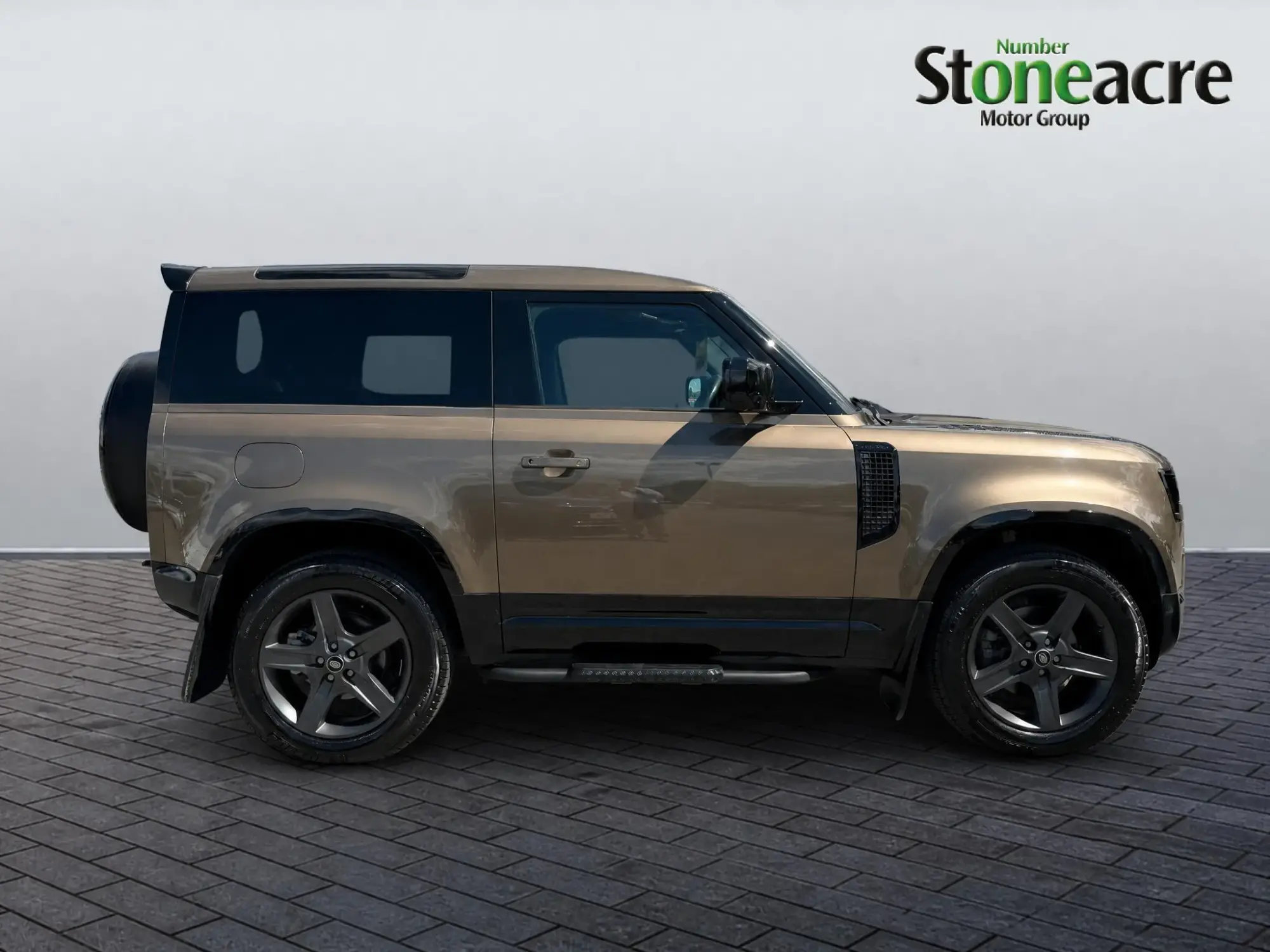Land Rover Defender 90 Image 2 Land Rover Defender 90 Image 2