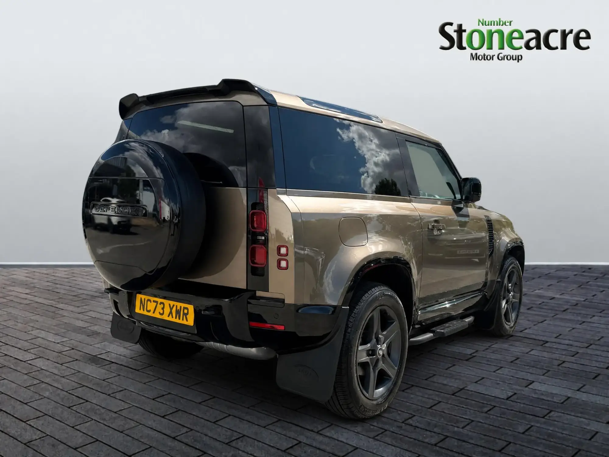 Land Rover Defender 90 Image 3 Land Rover Defender 90 Image 3