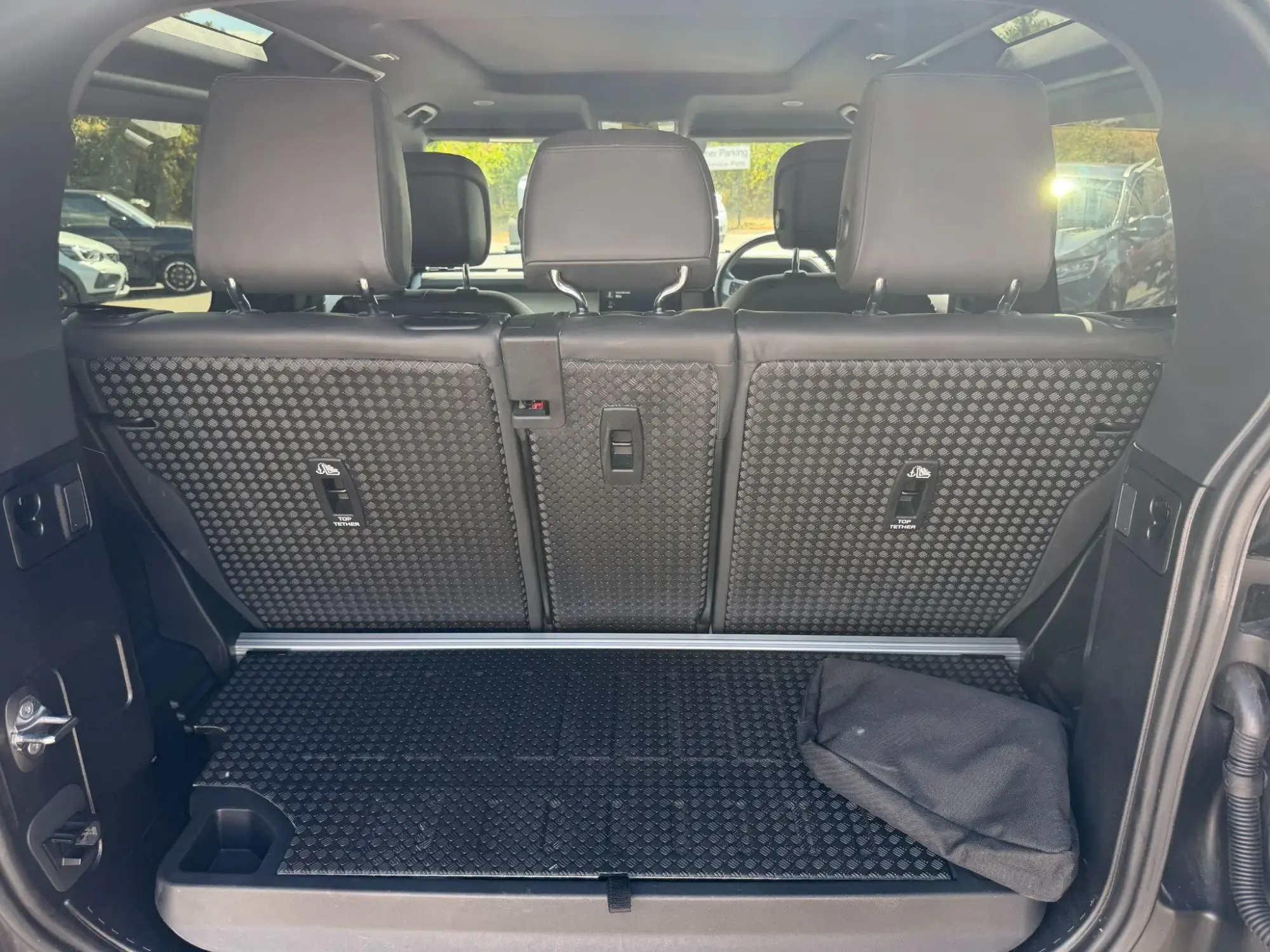 Land Rover Defender 90 Image 17 Land Rover Defender 90 Image 17