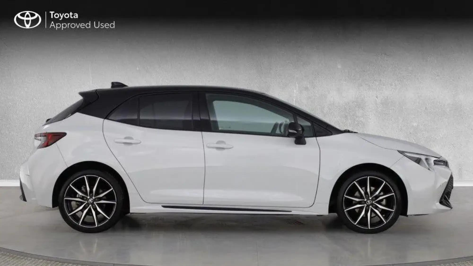 Toyota Corolla Hatchback Image 2