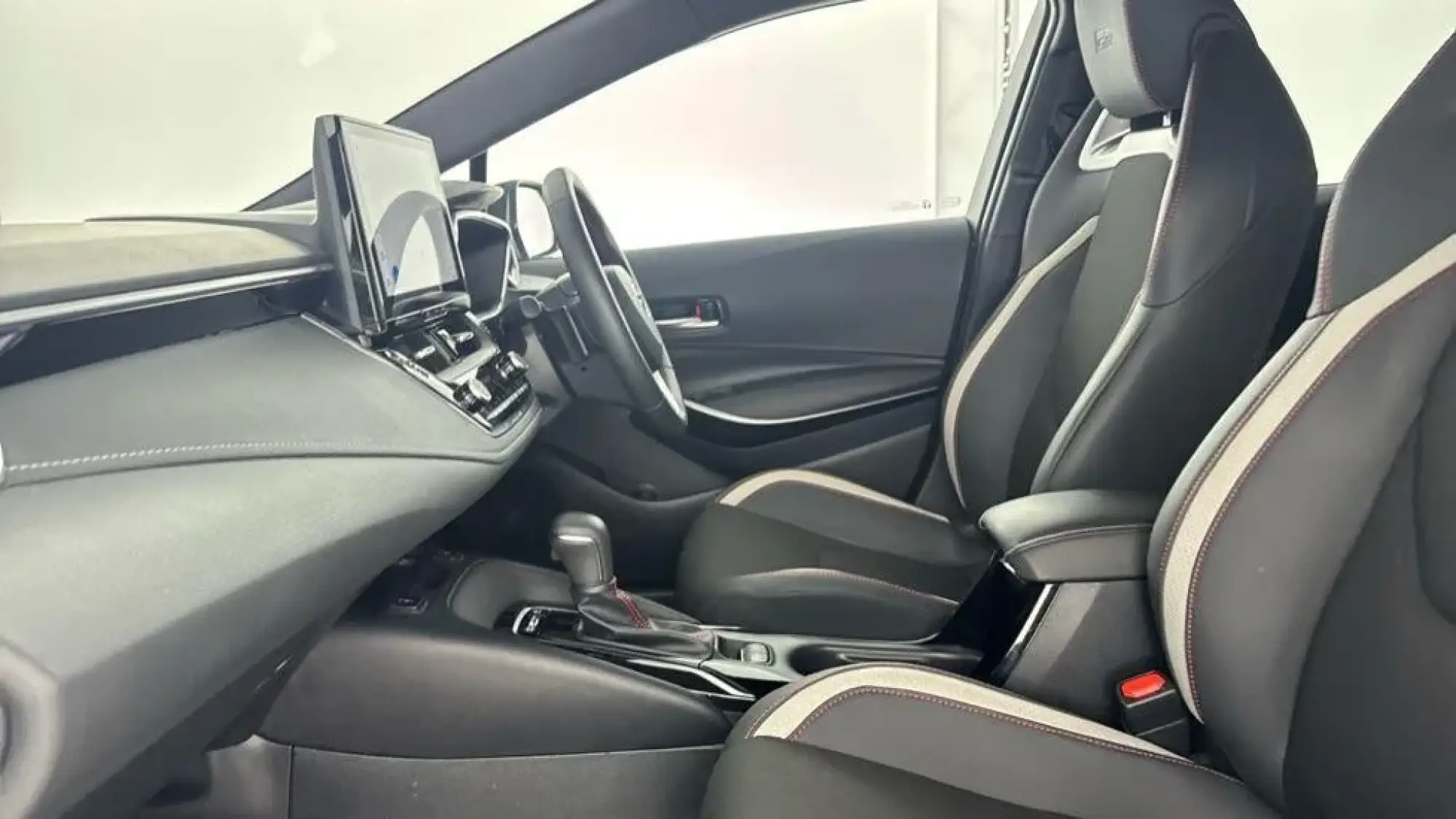 Toyota Corolla Touring Sports Image 12