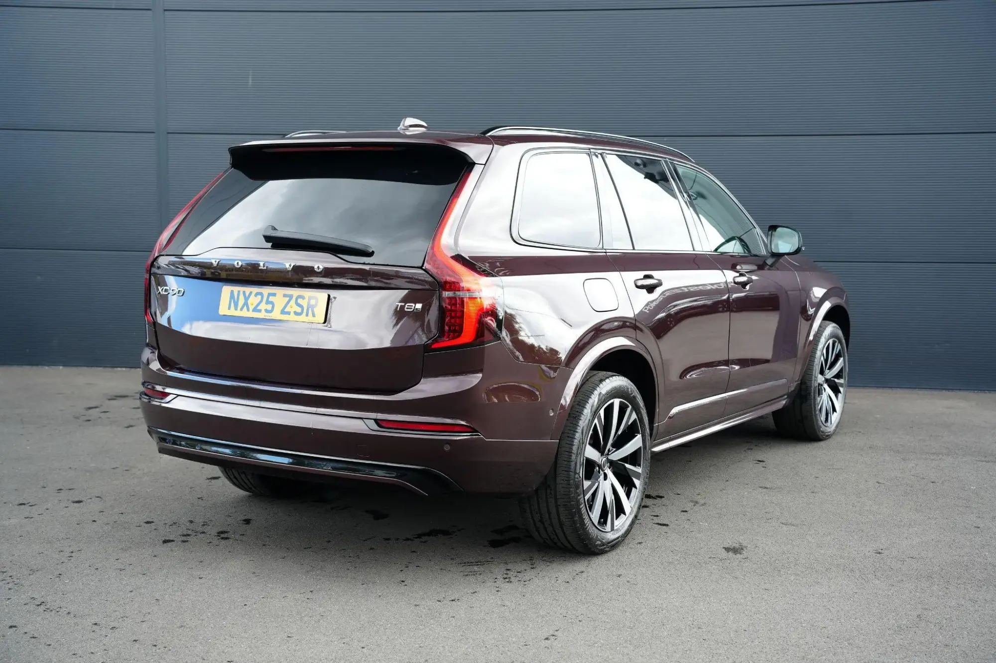 Volvo XC90 Plug-In Hybrid Image 31