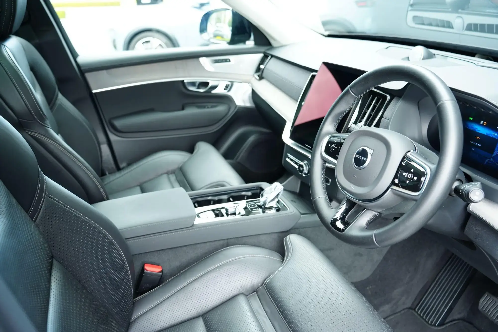 Volvo XC90 Plug-In Hybrid Image 9
