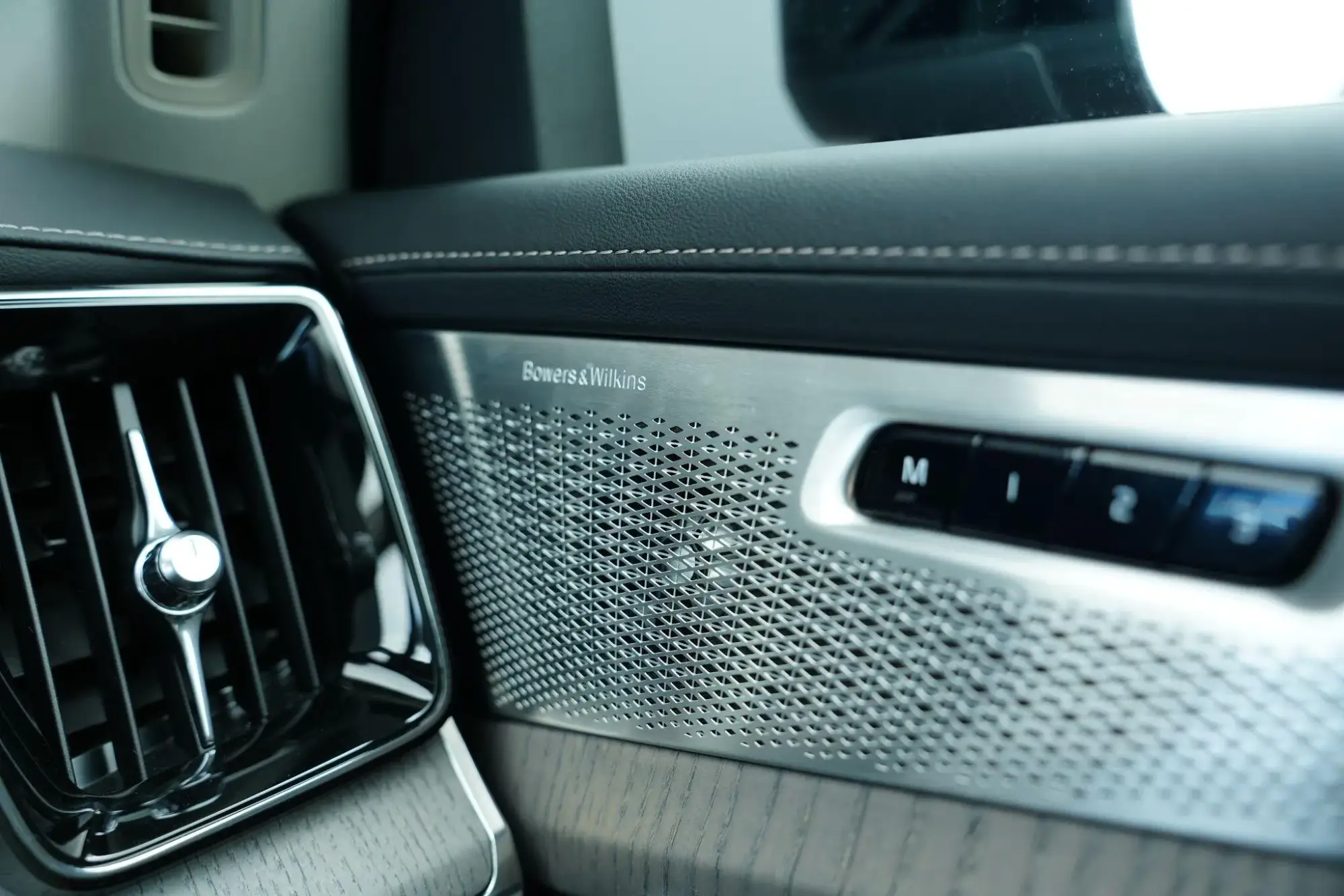 Volvo XC90 Plug-In Hybrid Image 11