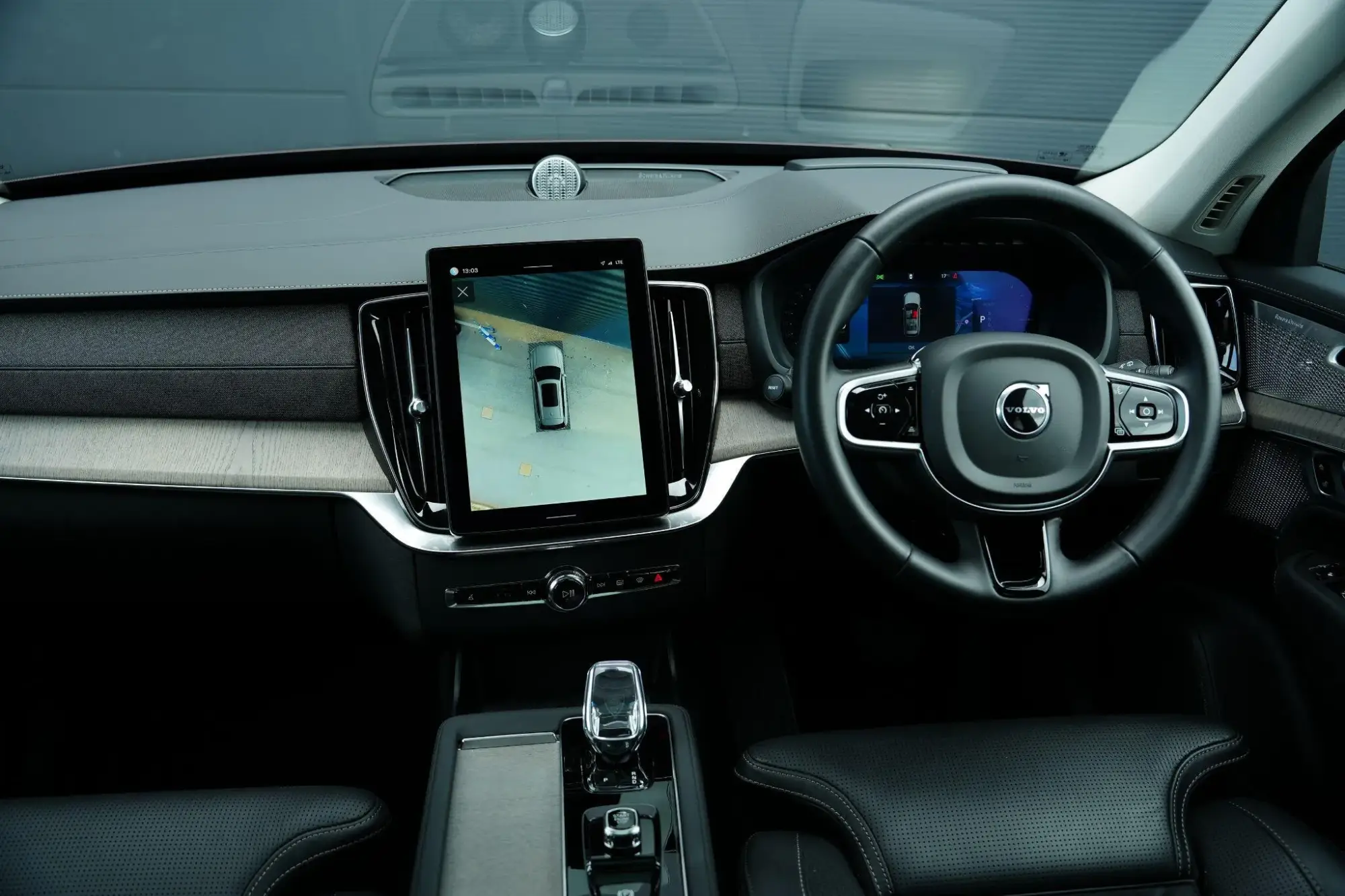 Volvo XC90 Plug-In Hybrid Image 12