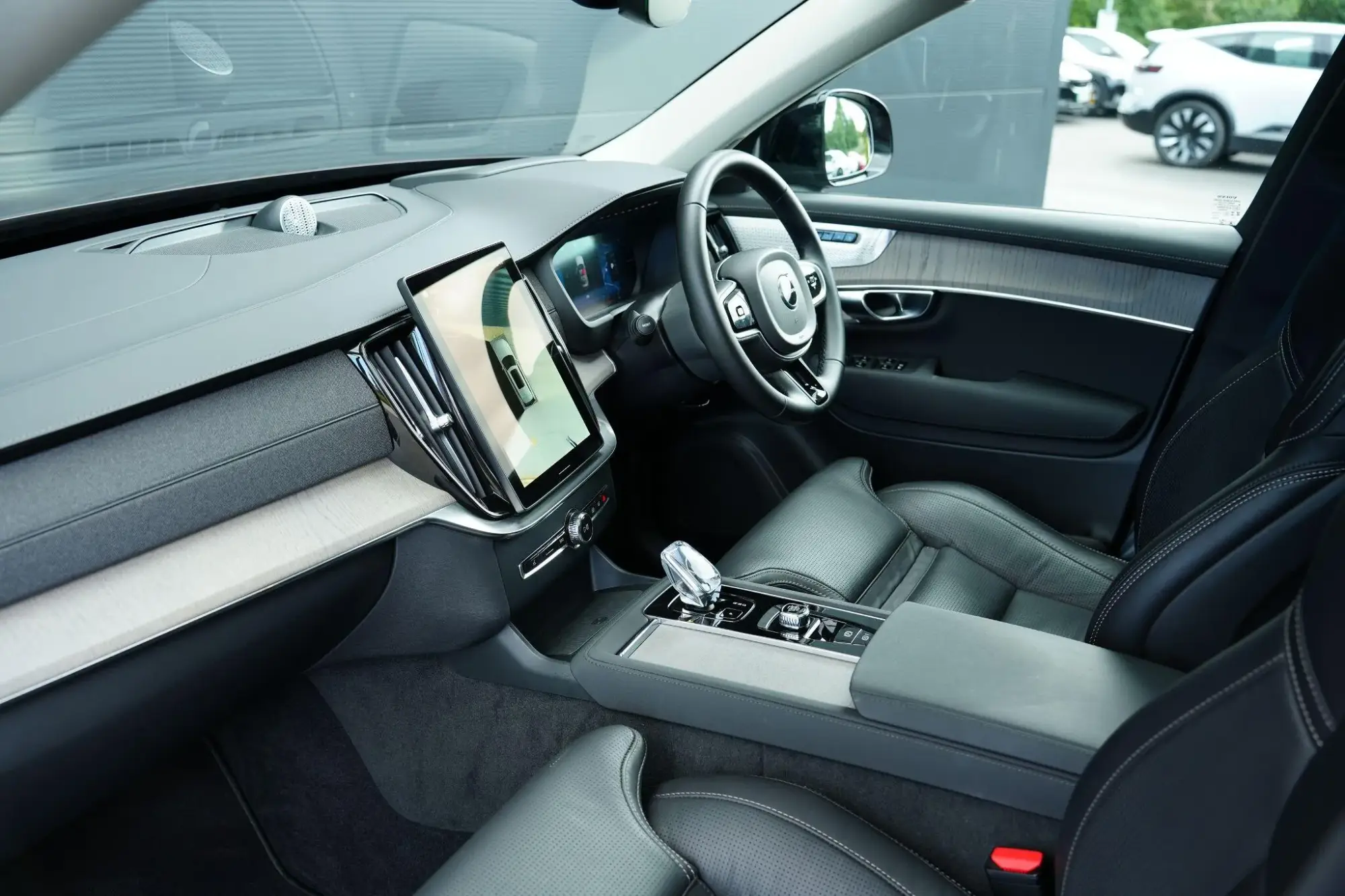 Volvo XC90 Plug-In Hybrid Image 14