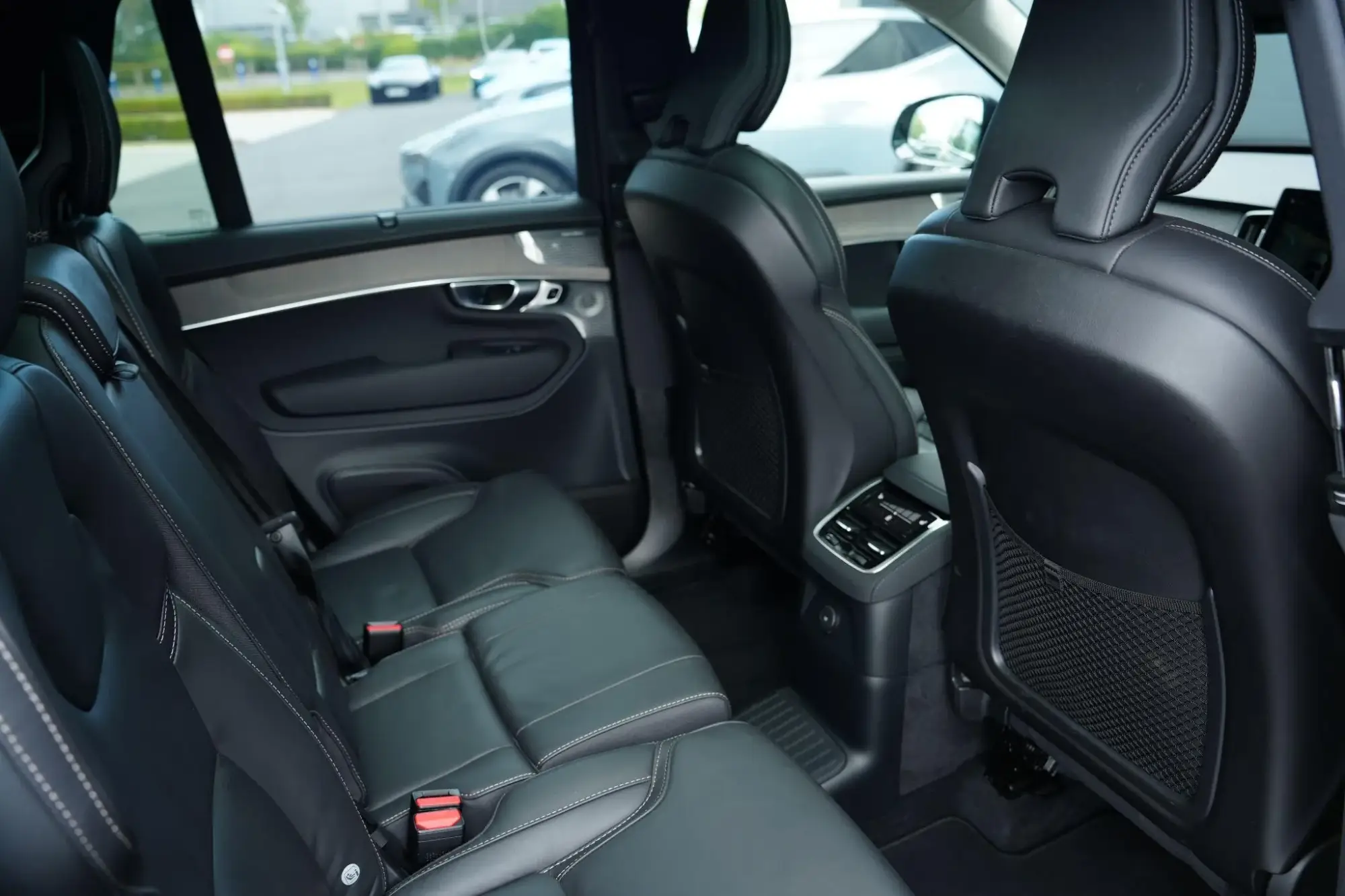 Volvo XC90 Plug-In Hybrid Image 17