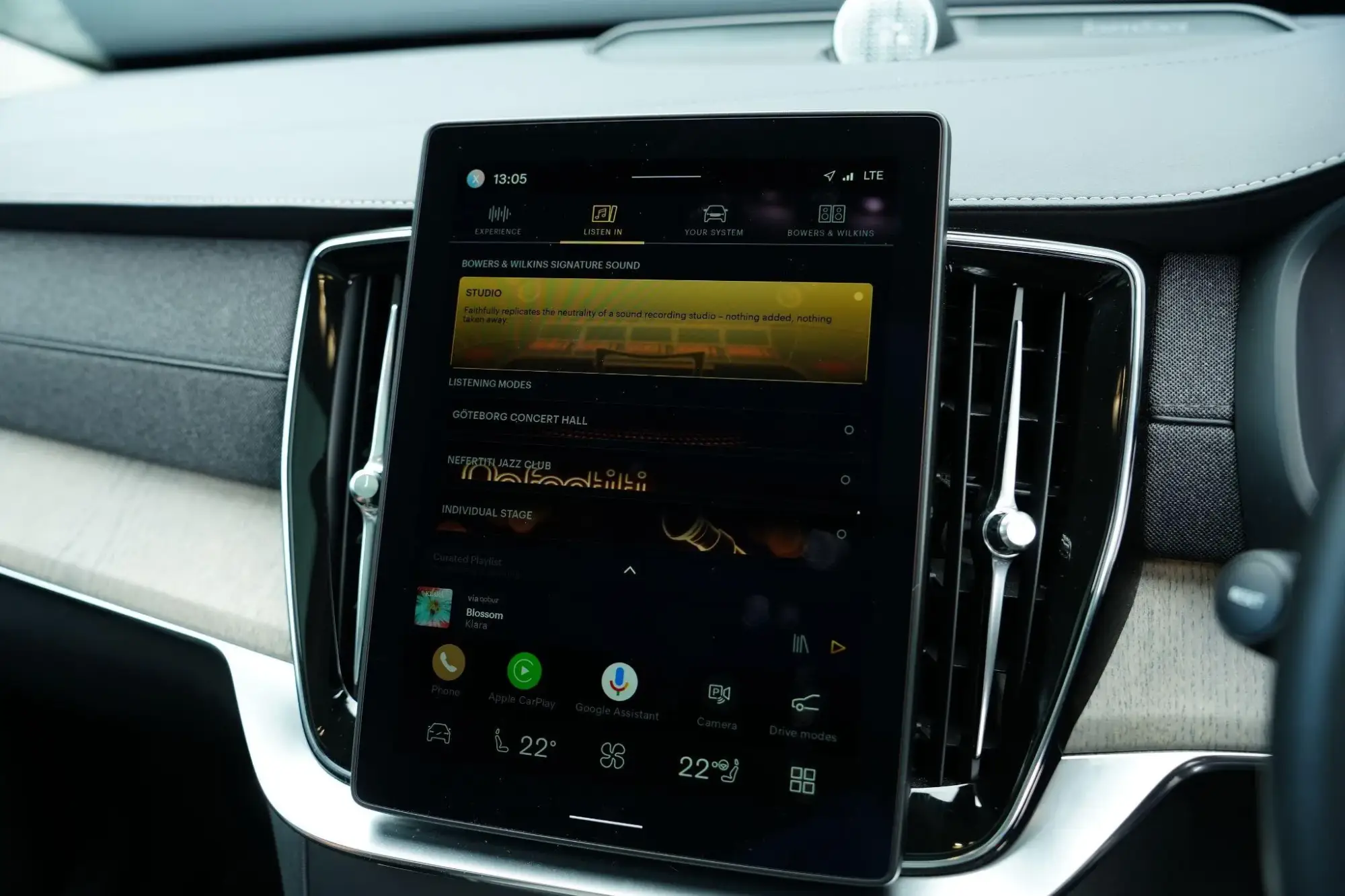 Volvo XC90 Plug-In Hybrid Image 24
