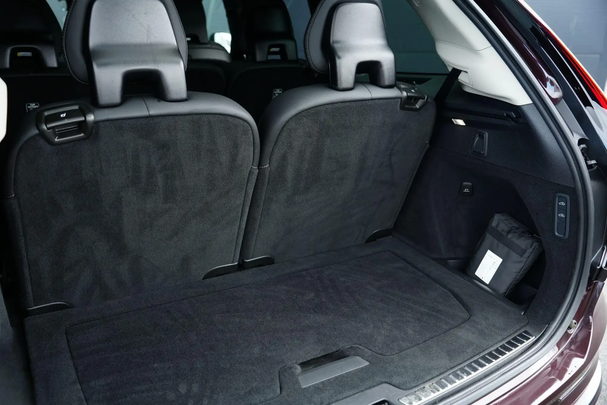 Volvo XC90 Plug-In Hybrid Image 27