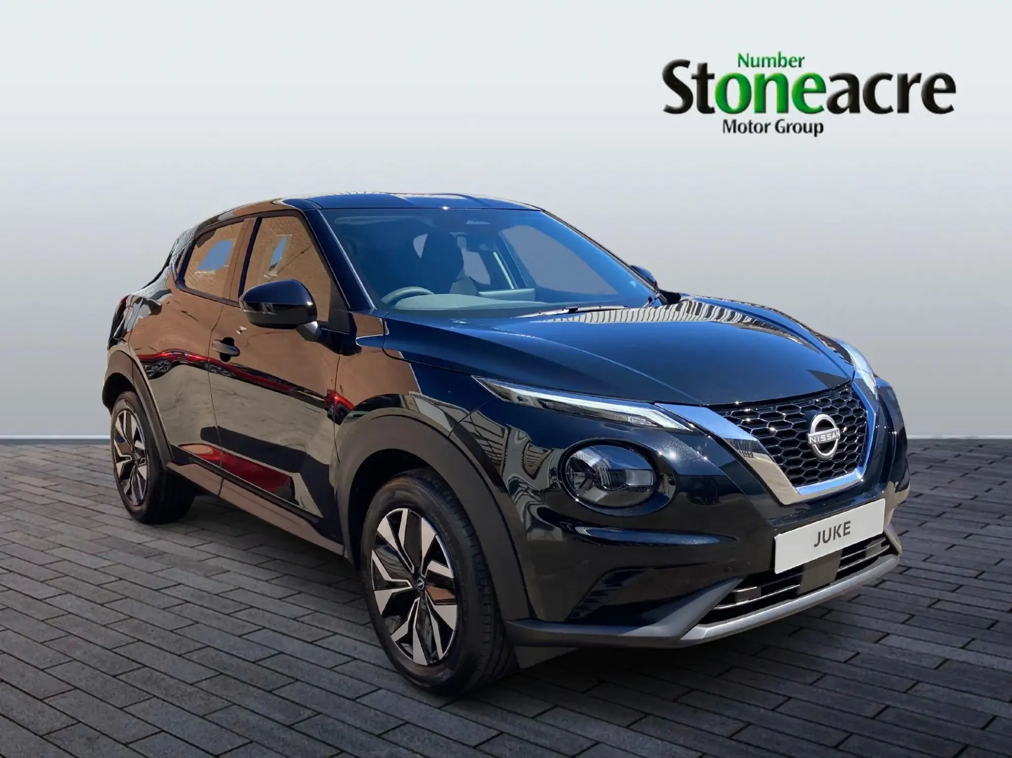 Nissan Juke 1.0 DIG-T Acenta Premium Euro 6 (s/s) 5dr Image 1 Nissan Juke 1.0 DIG-T Acenta Premium Euro 6 (s/s) 5dr Image 1
