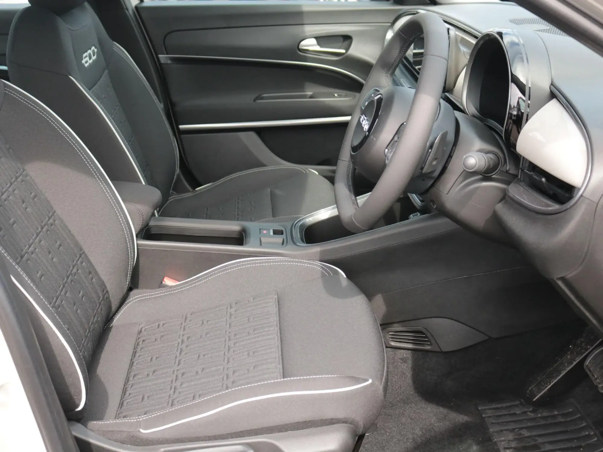 Fiat 600 Petrol Image 12 Fiat 600 Petrol Image 12