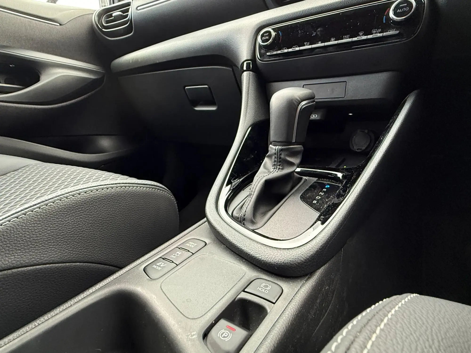 Mazda2 Hybrid Image 25