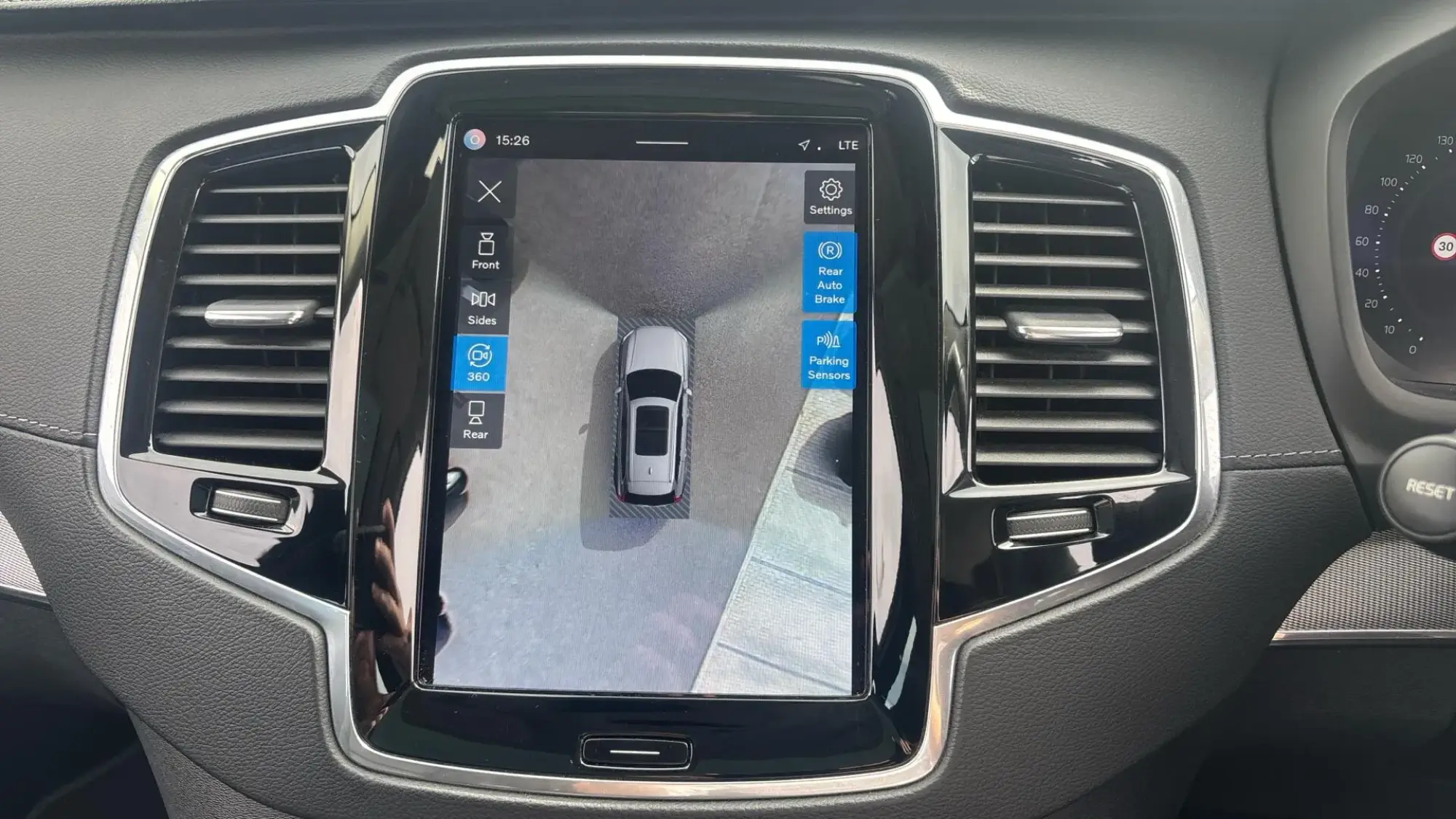 Volvo XC90 Image 17