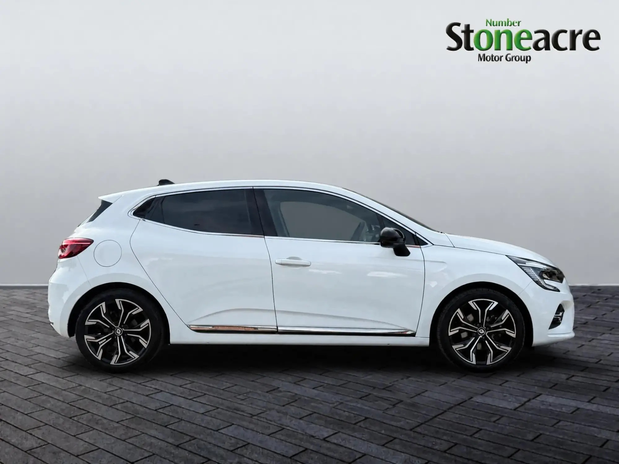 Renault Clio E-Tech Image 2 Renault Clio E-Tech Image 2