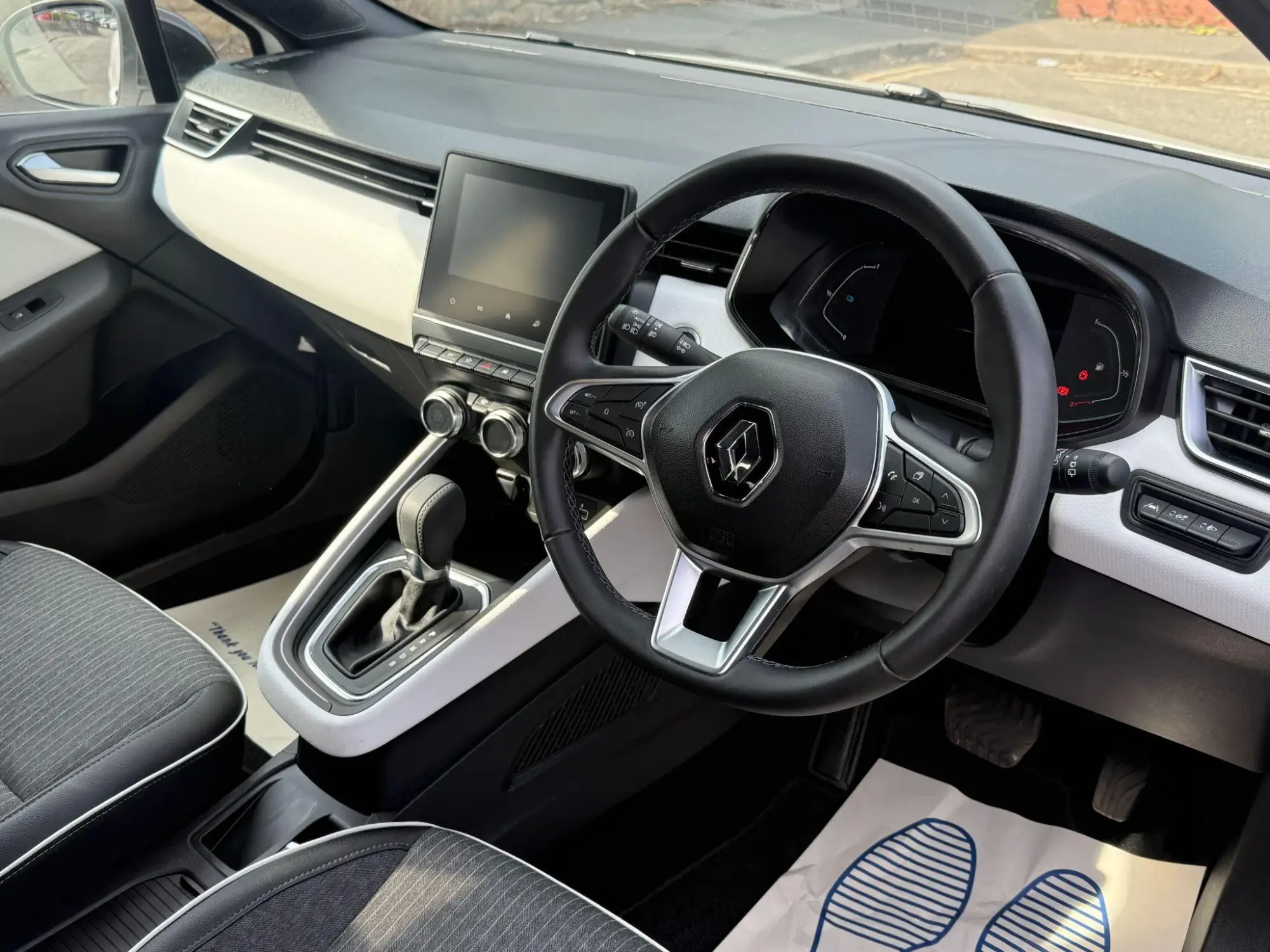 Renault Clio E-Tech Image 11 Renault Clio E-Tech Image 11