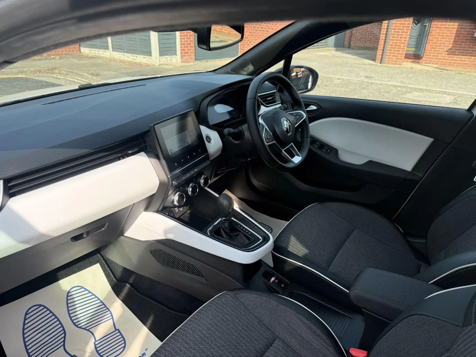 Renault Clio E-Tech Image 14 Renault Clio E-Tech Image 14