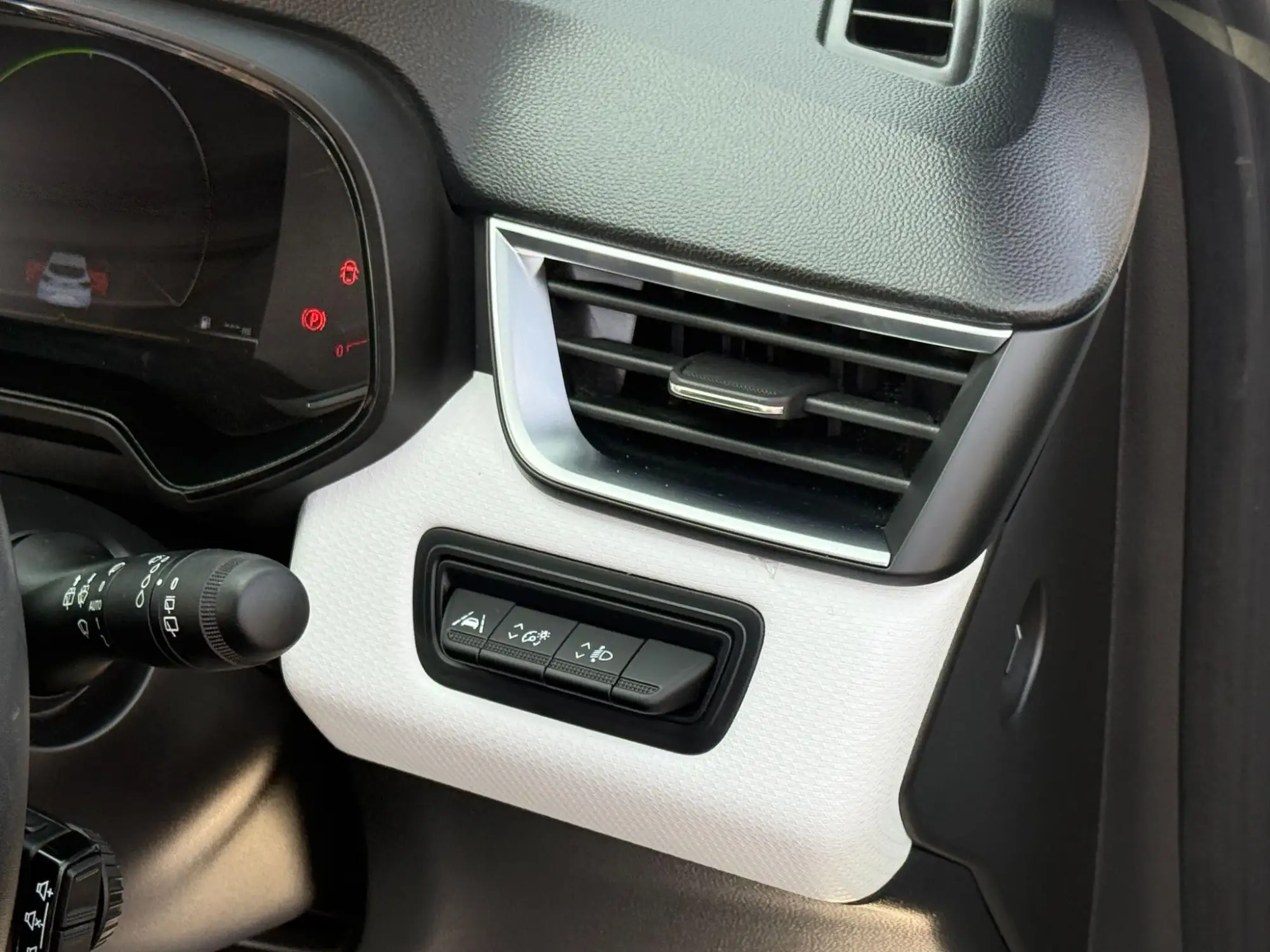 Renault Clio E-Tech Image 18 Renault Clio E-Tech Image 18