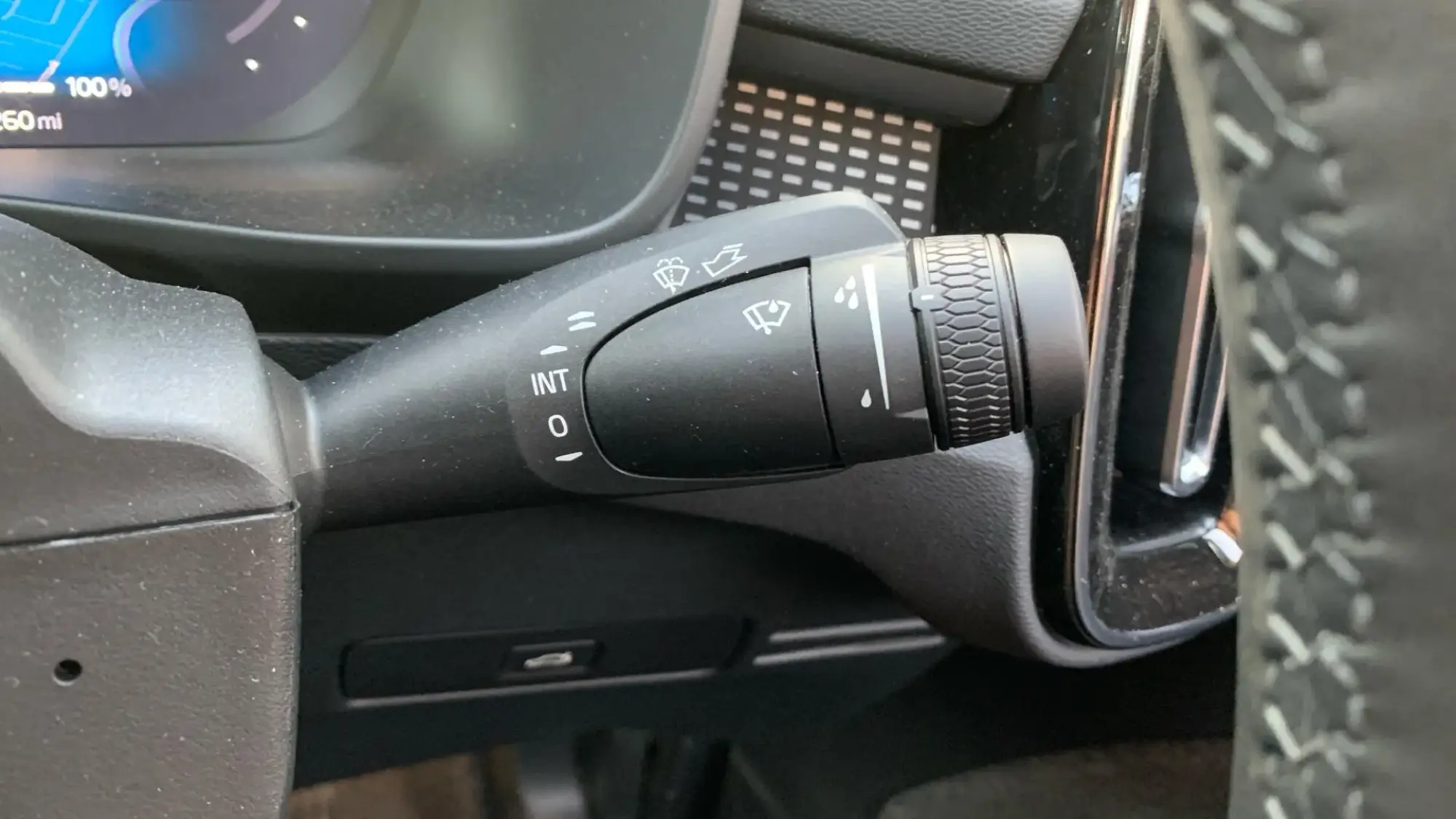 Volvo EC40 Image 23