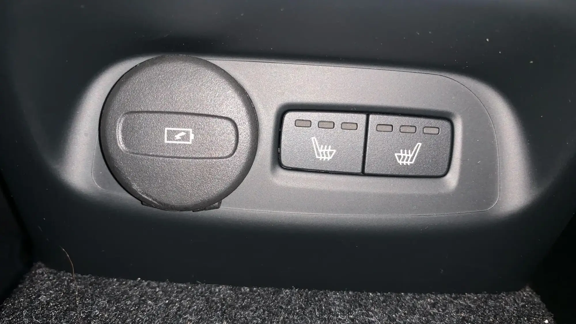 Volvo EC40 Image 36