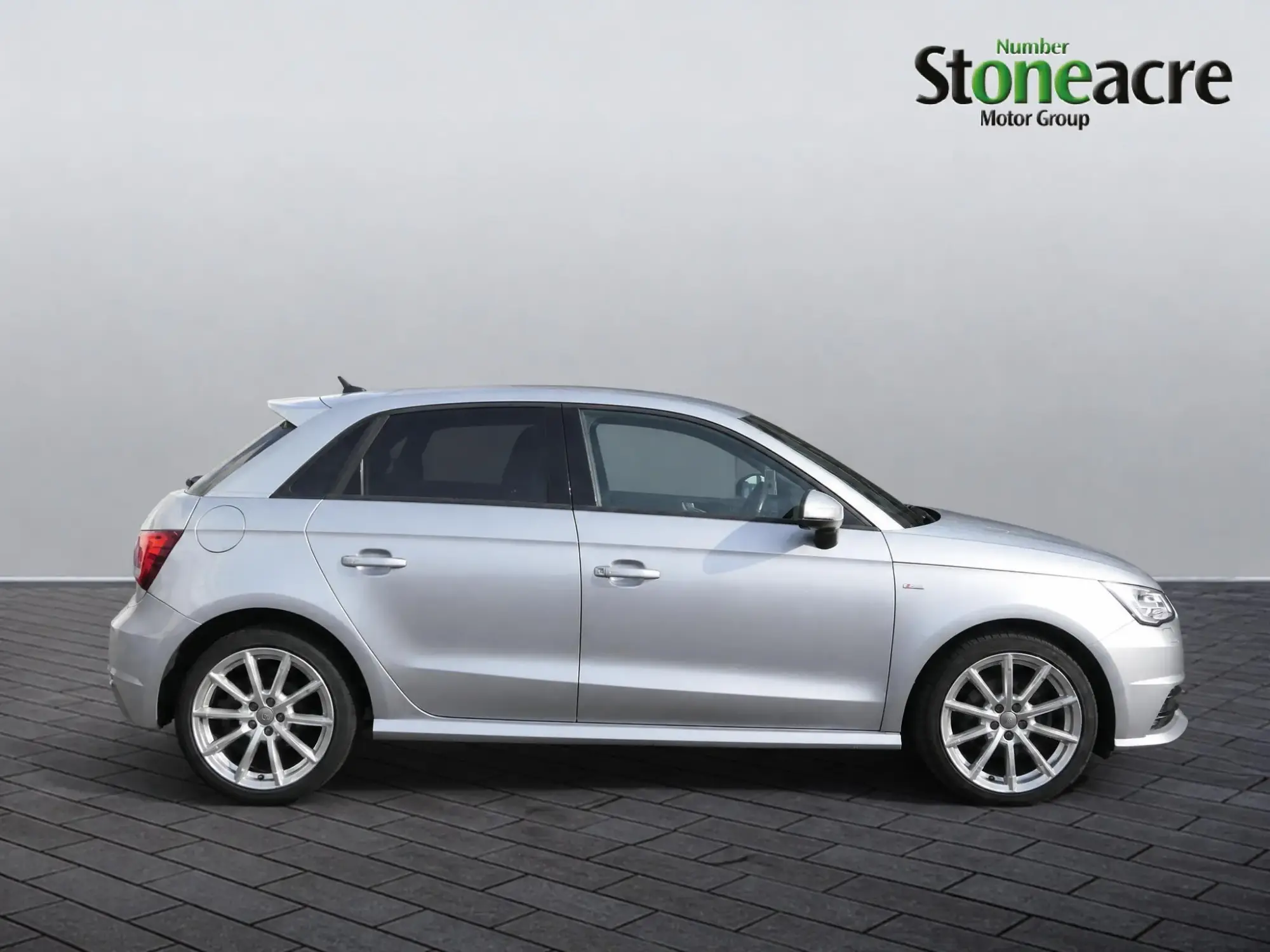 Audi A1 1.4 TFSI CoD S line Sportback S Tronic Euro 6 (s/s) 5dr ND15KXT Image 2 Audi A1 1.4 TFSI CoD S line Sportback S Tronic Euro 6 (s/s) 5dr ND15KXT Image 2