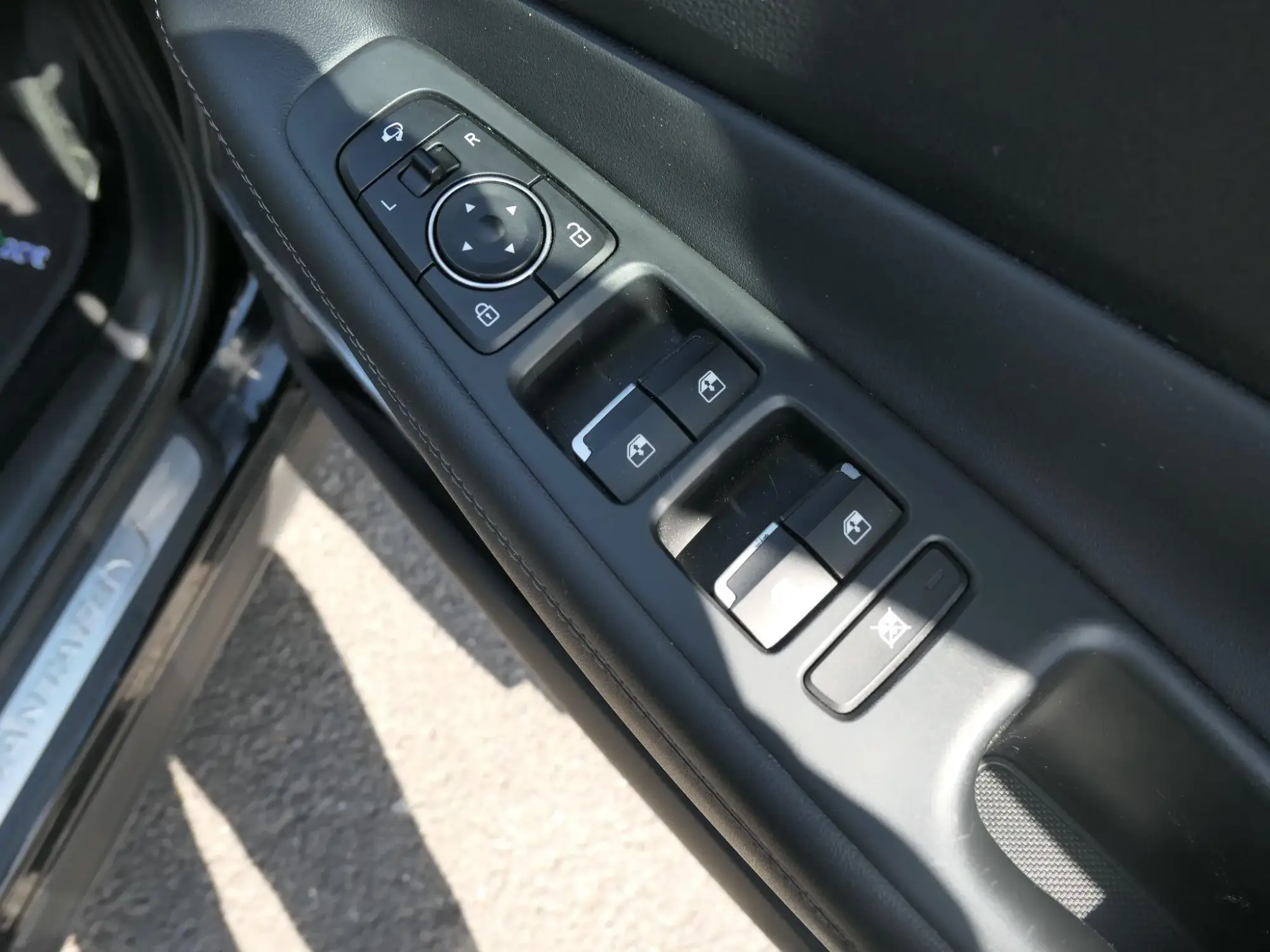 Hyundai SANTA FE Image 16