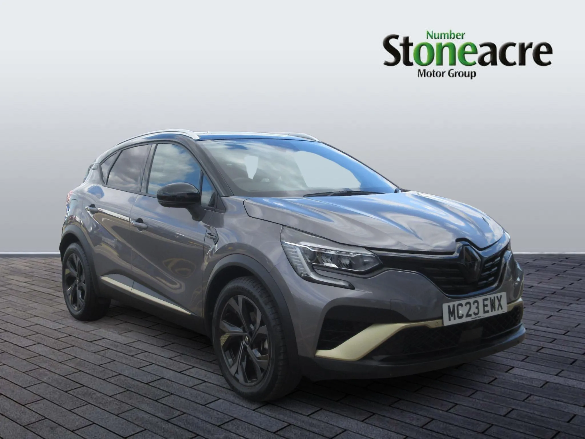Renault Captur E-Tech listing photo
