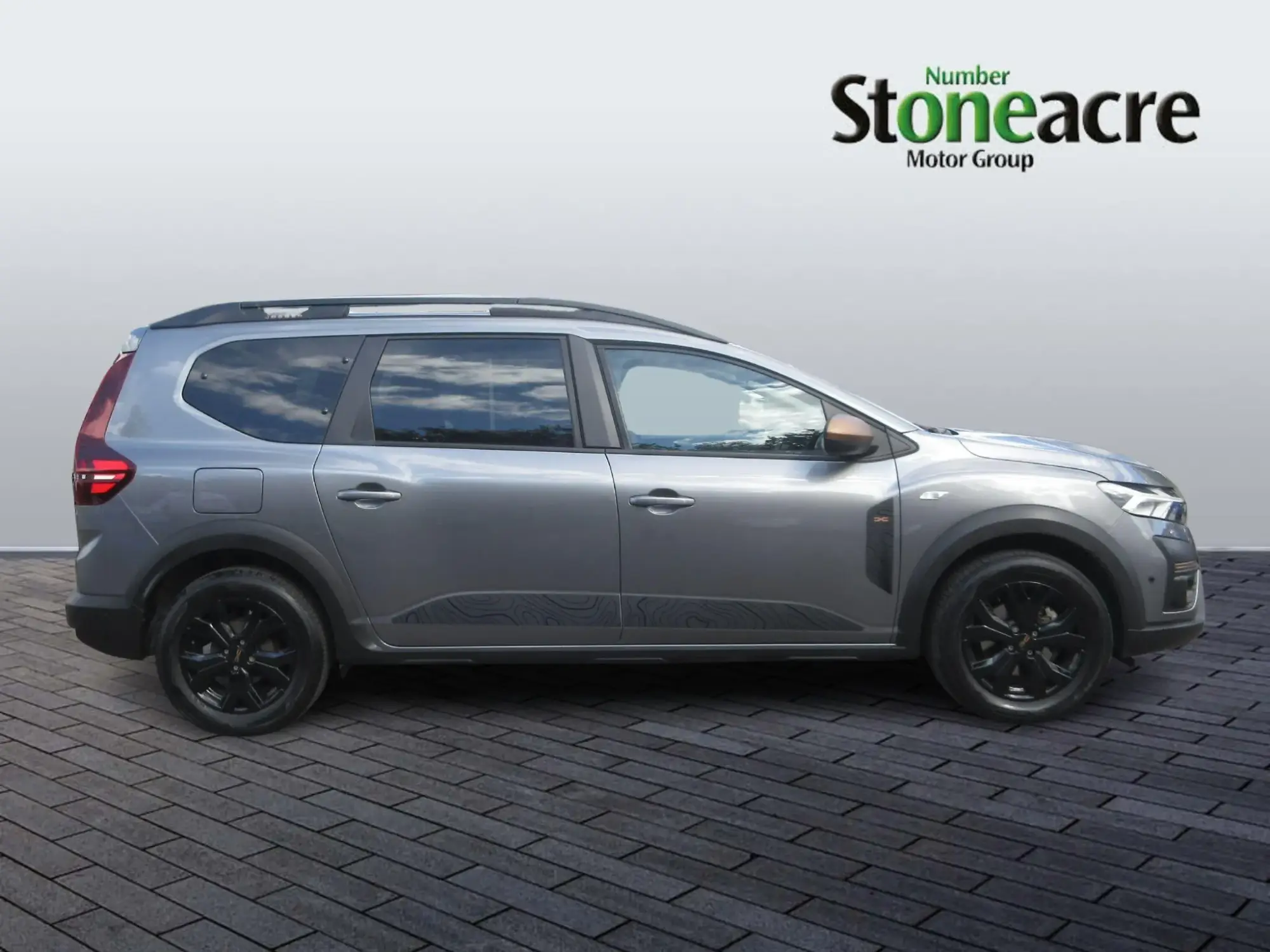 Dacia Jogger Hybrid 1.6 HEV Extreme 5dr Auto LY74WYJ Image 2 Dacia Jogger Hybrid 1.6 HEV Extreme 5dr Auto LY74WYJ Image 2