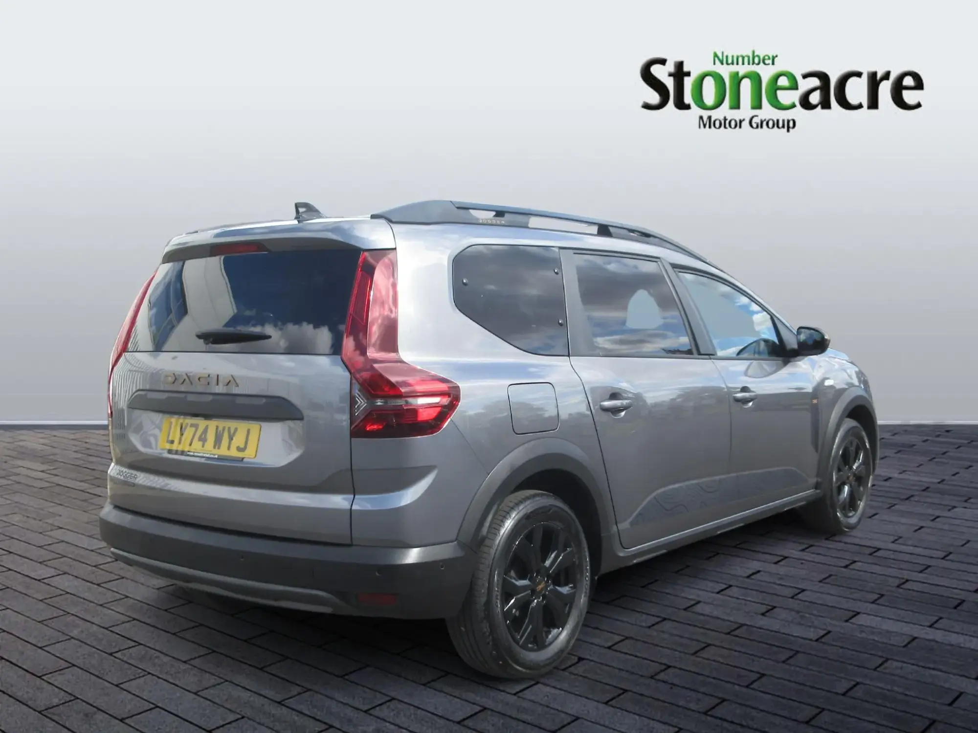 Dacia Jogger Hybrid 1.6 HEV Extreme 5dr Auto LY74WYJ Image 3 Dacia Jogger Hybrid 1.6 HEV Extreme 5dr Auto LY74WYJ Image 3