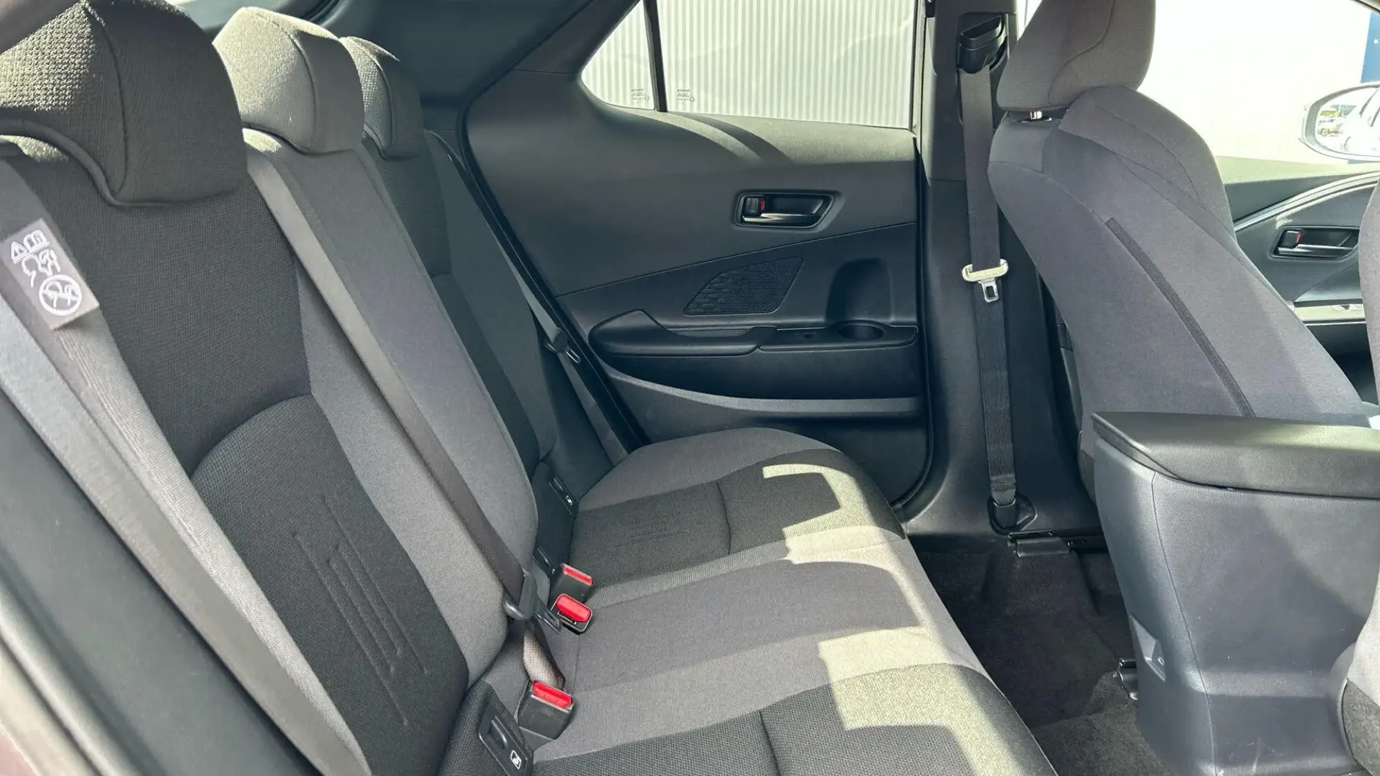 Toyota C-HR Self-Charging Hybrid Image 15 Toyota C-HR Self-Charging Hybrid Image 15