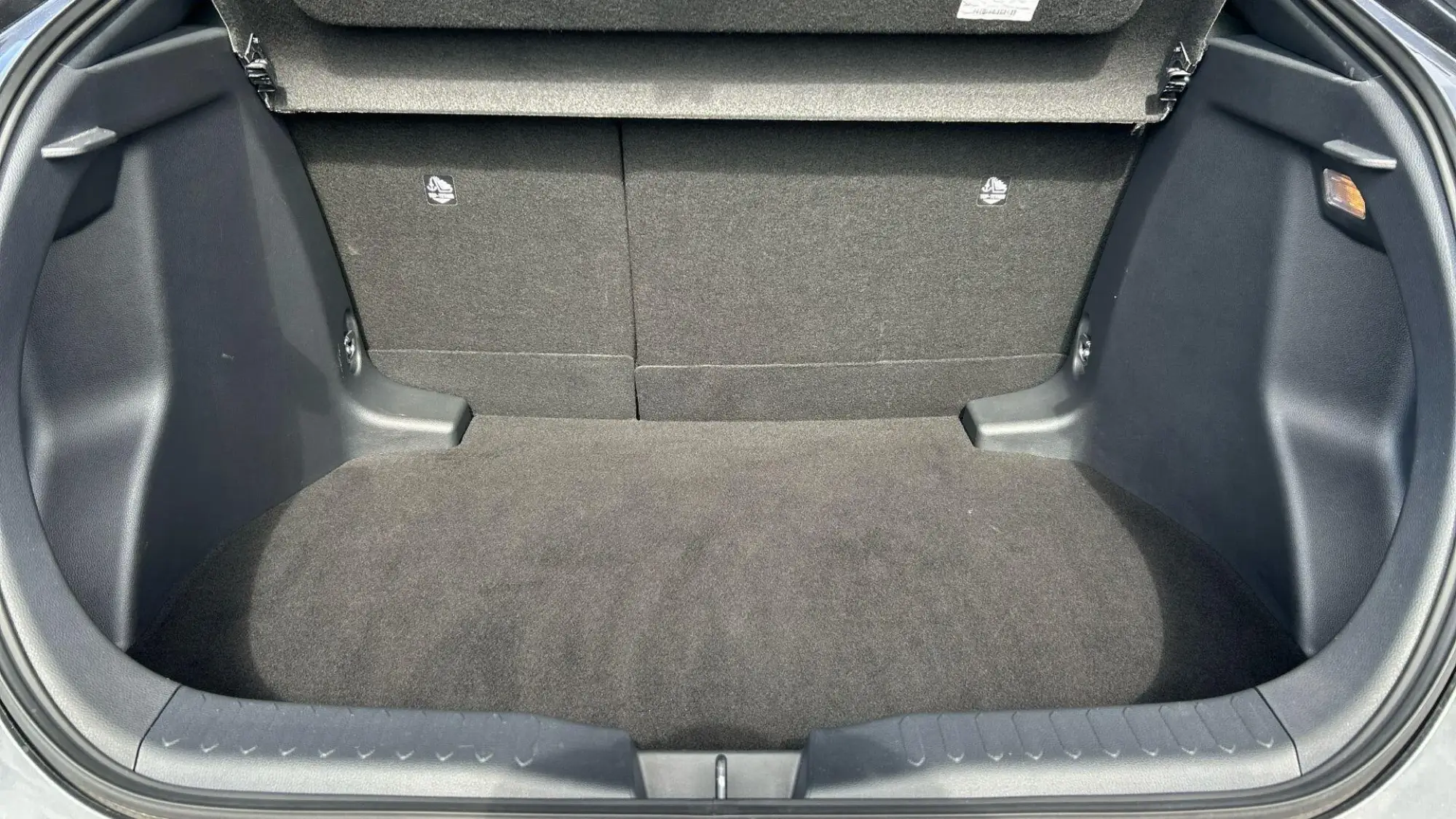 Toyota C-HR Self-Charging Hybrid Image 17 Toyota C-HR Self-Charging Hybrid Image 17